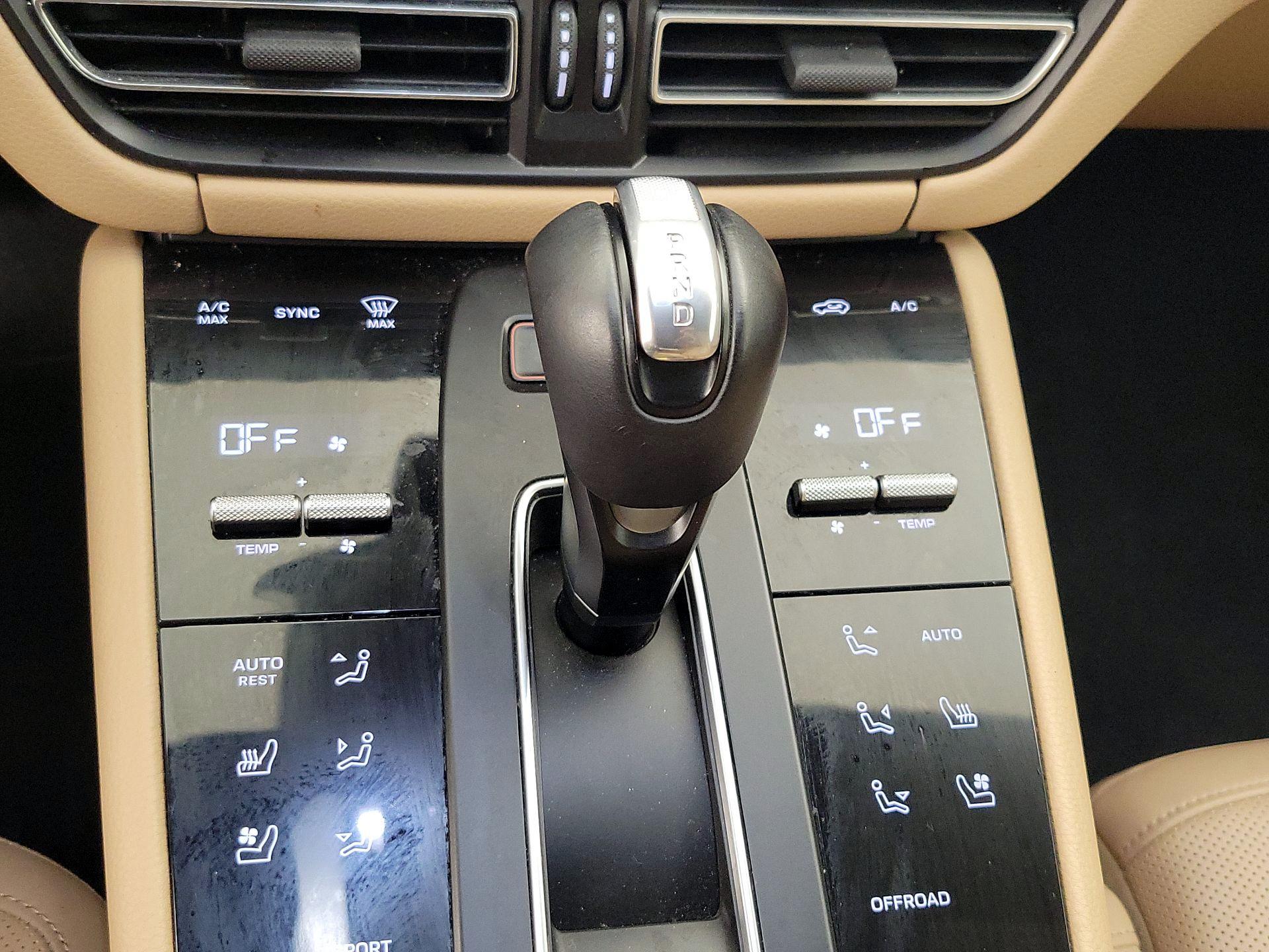 Thumbnail: 2023 Porsche Macan - 17