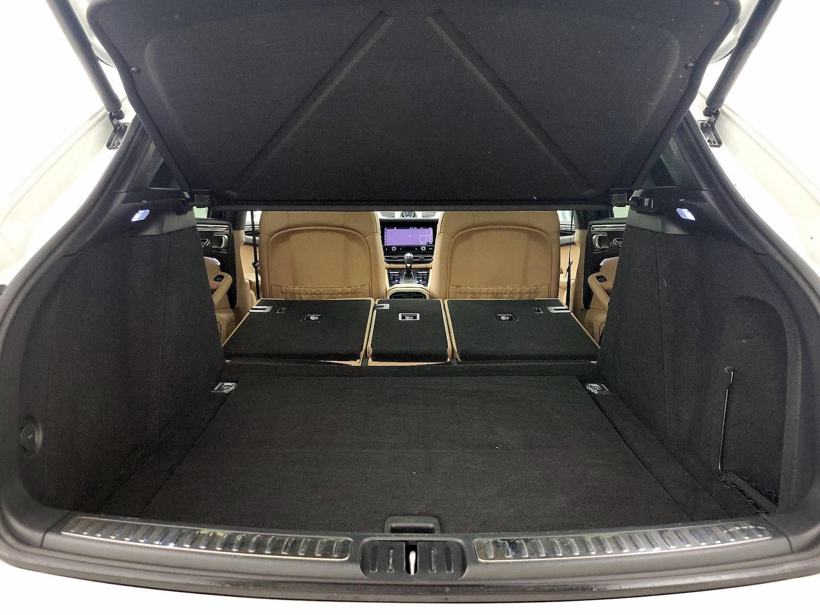 2023 Porsche Macan T - Photo 24