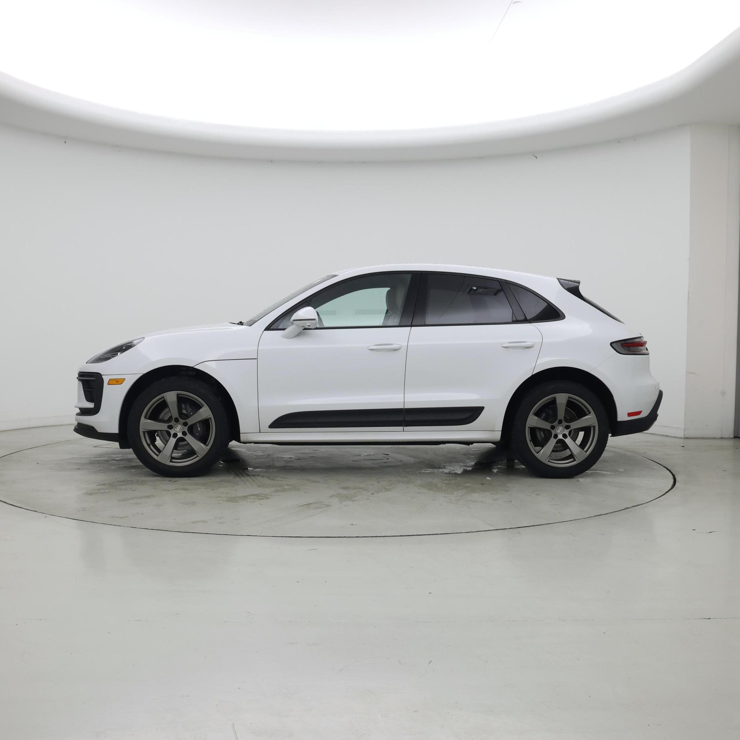 Thumbnail: 2023 Porsche Macan - 3