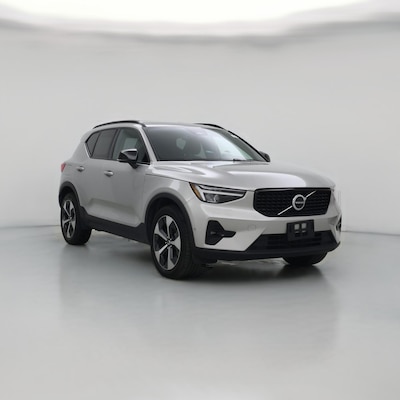 2025 Volvo XC40 B5 Plus Dark Theme