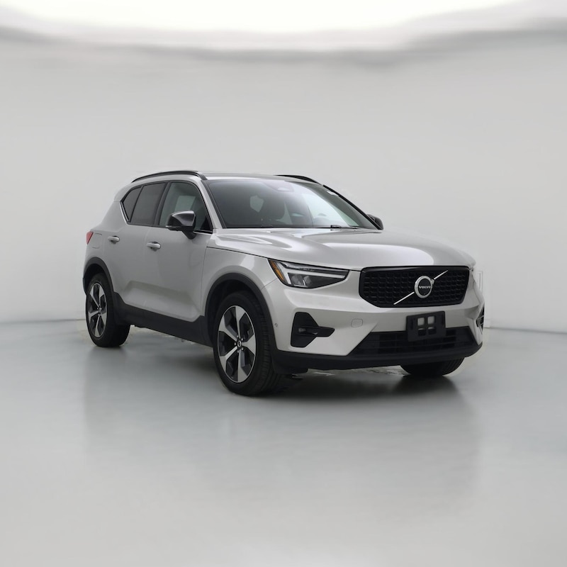 2025 Volvo XC40 B5 Plus Dark Theme
