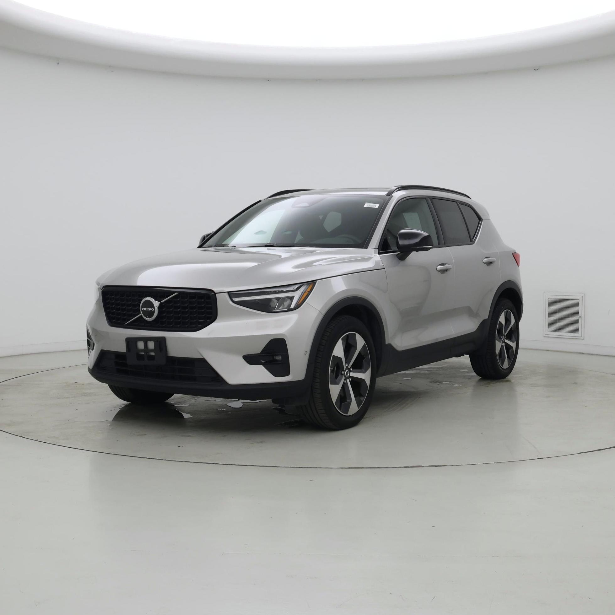 Thumbnail: 2025 Volvo XC40 - 4
