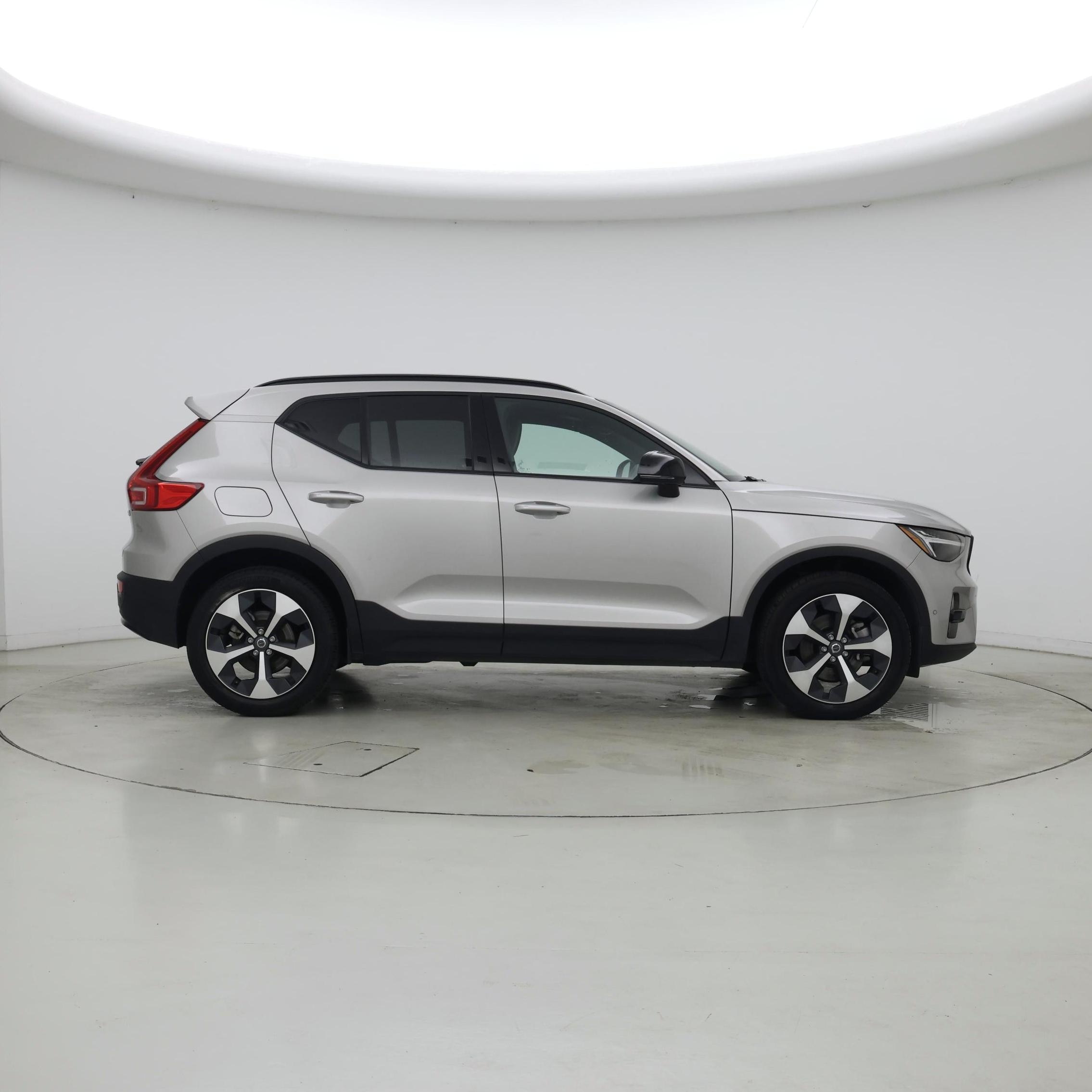 Thumbnail: 2025 Volvo XC40 - 7