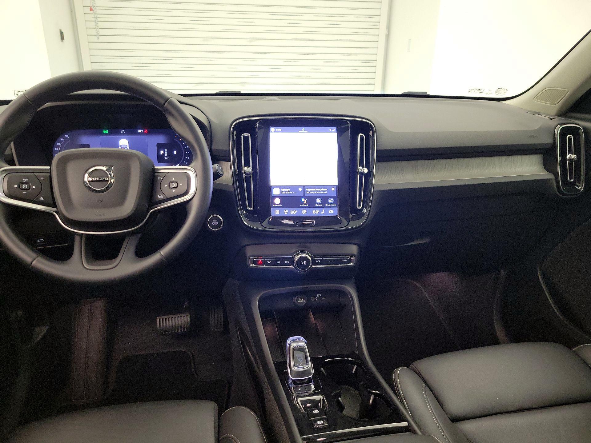 Thumbnail: 2025 Volvo XC40 - 9