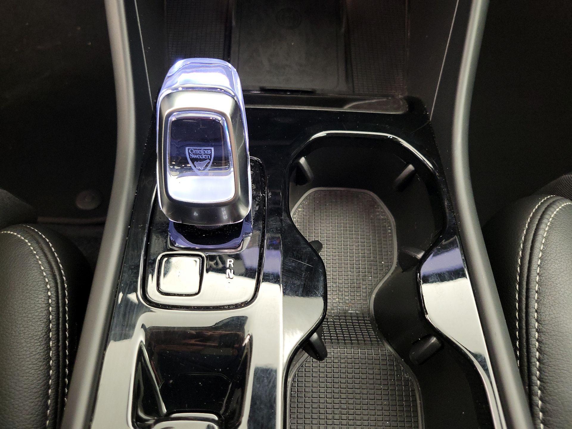 Thumbnail: 2025 Volvo XC40 - 18