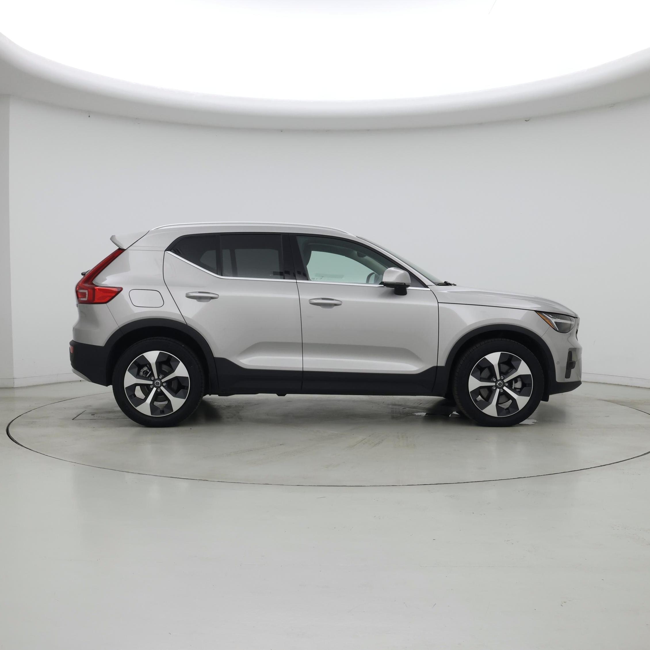 Thumbnail: 2025 Volvo XC40 - 7
