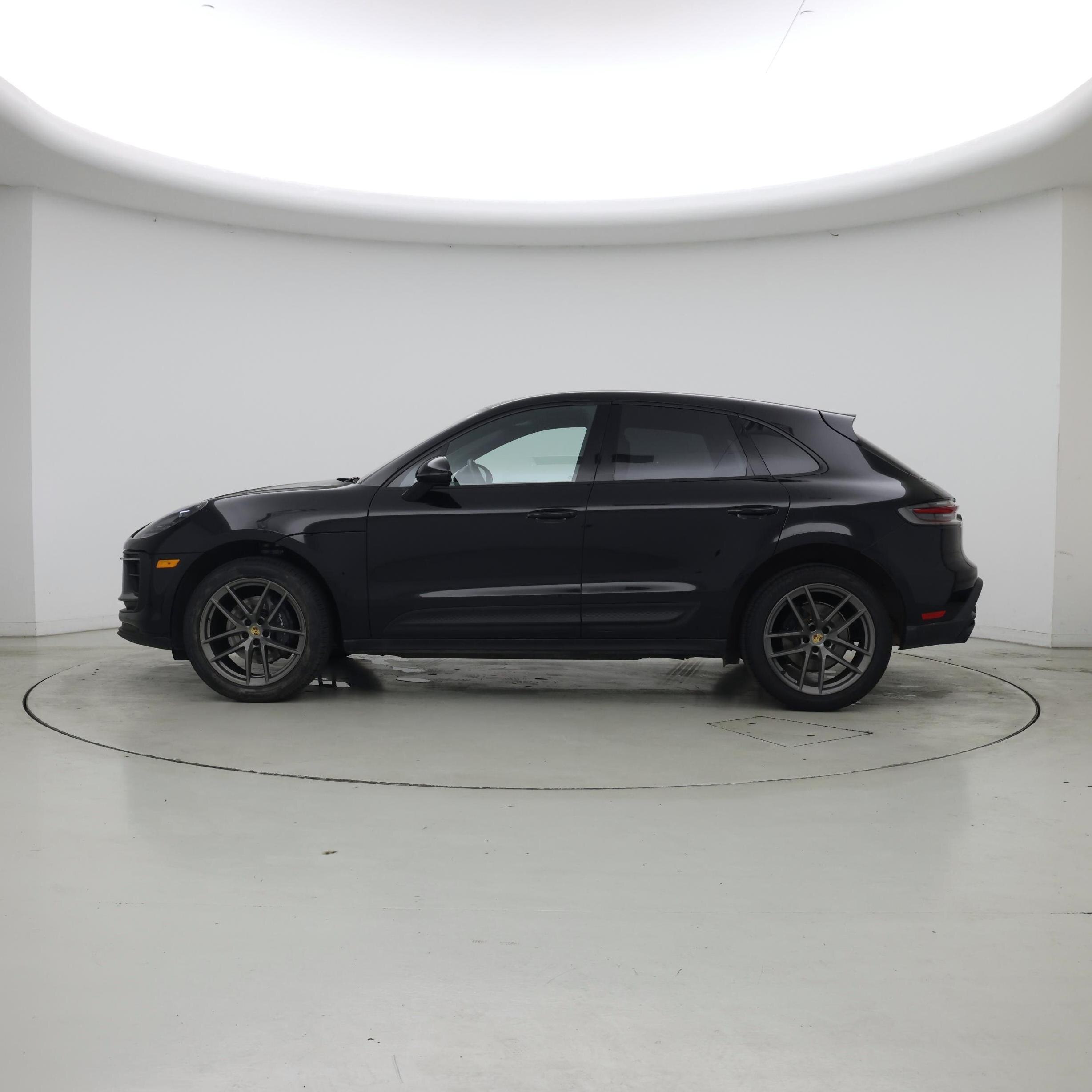 Thumbnail: 2022 Porsche Macan - 3