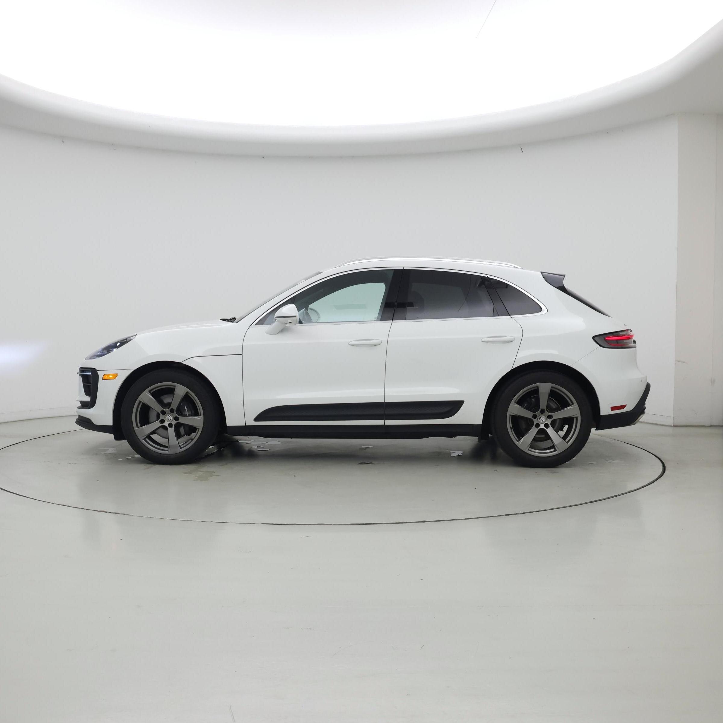 Thumbnail: 2023 Porsche Macan - 3