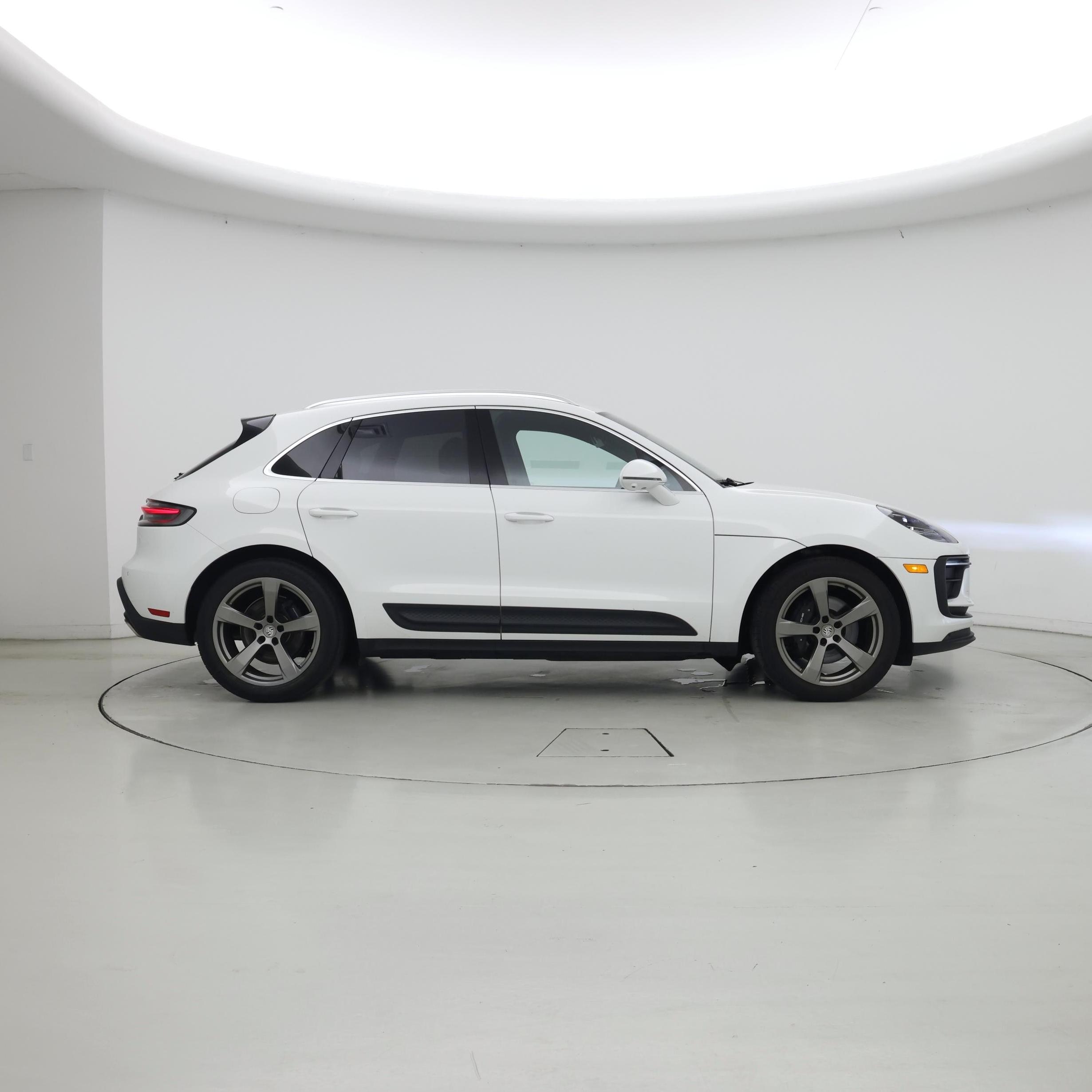 Thumbnail: 2023 Porsche Macan - 7