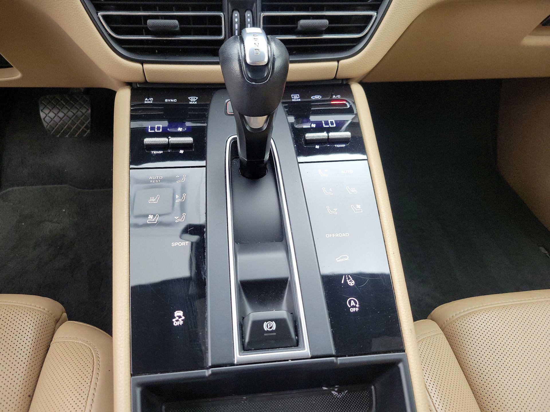 Thumbnail: 2023 Porsche Macan - 18
