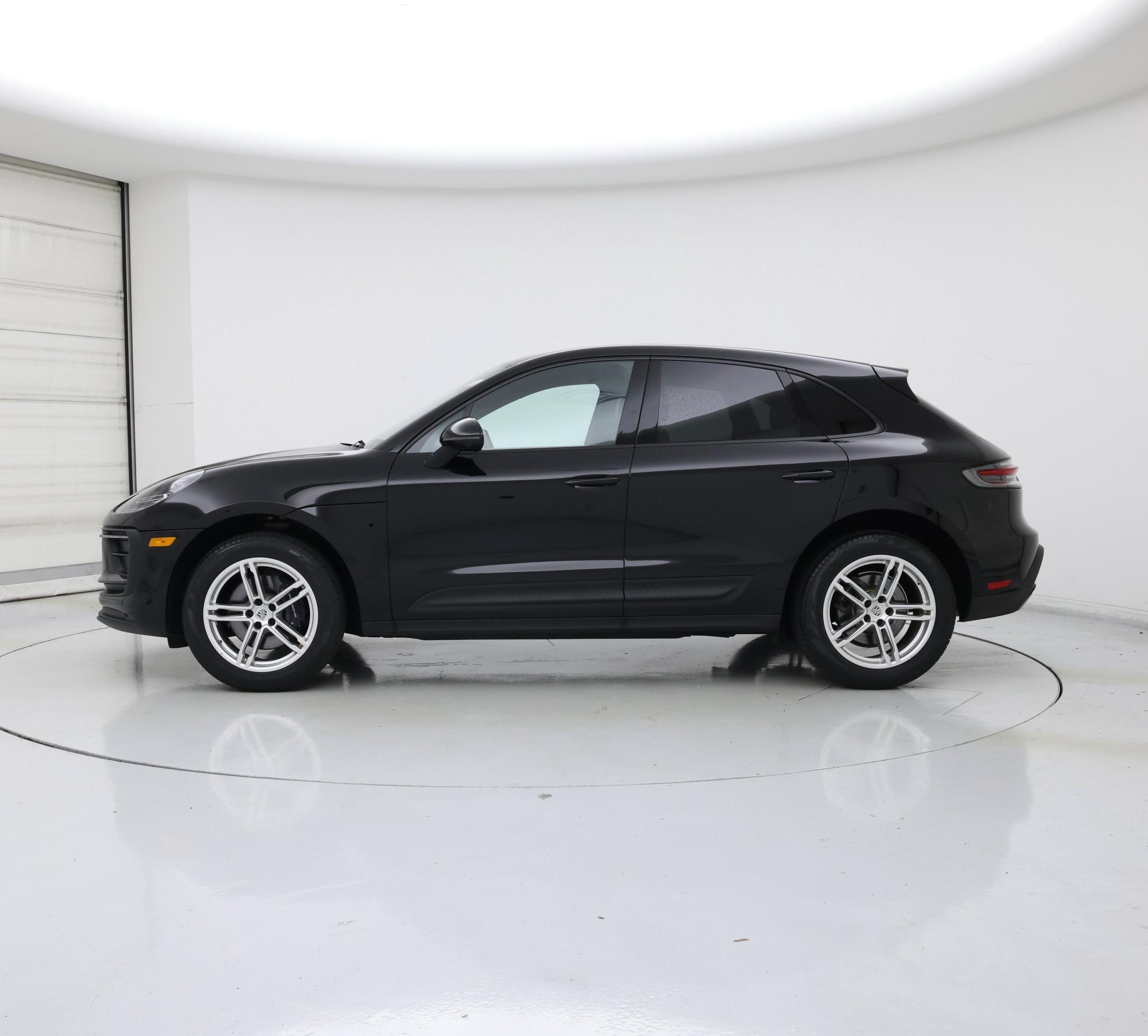 Thumbnail: 2023 Porsche Macan - 3