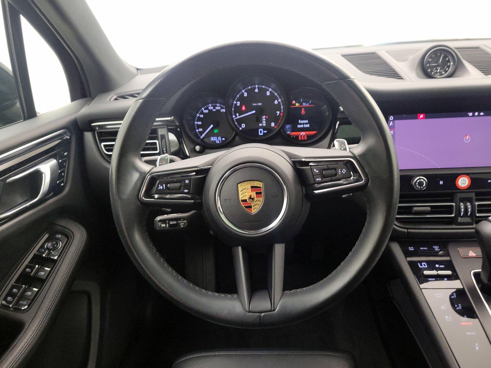 Thumbnail: 2023 Porsche Macan - 10