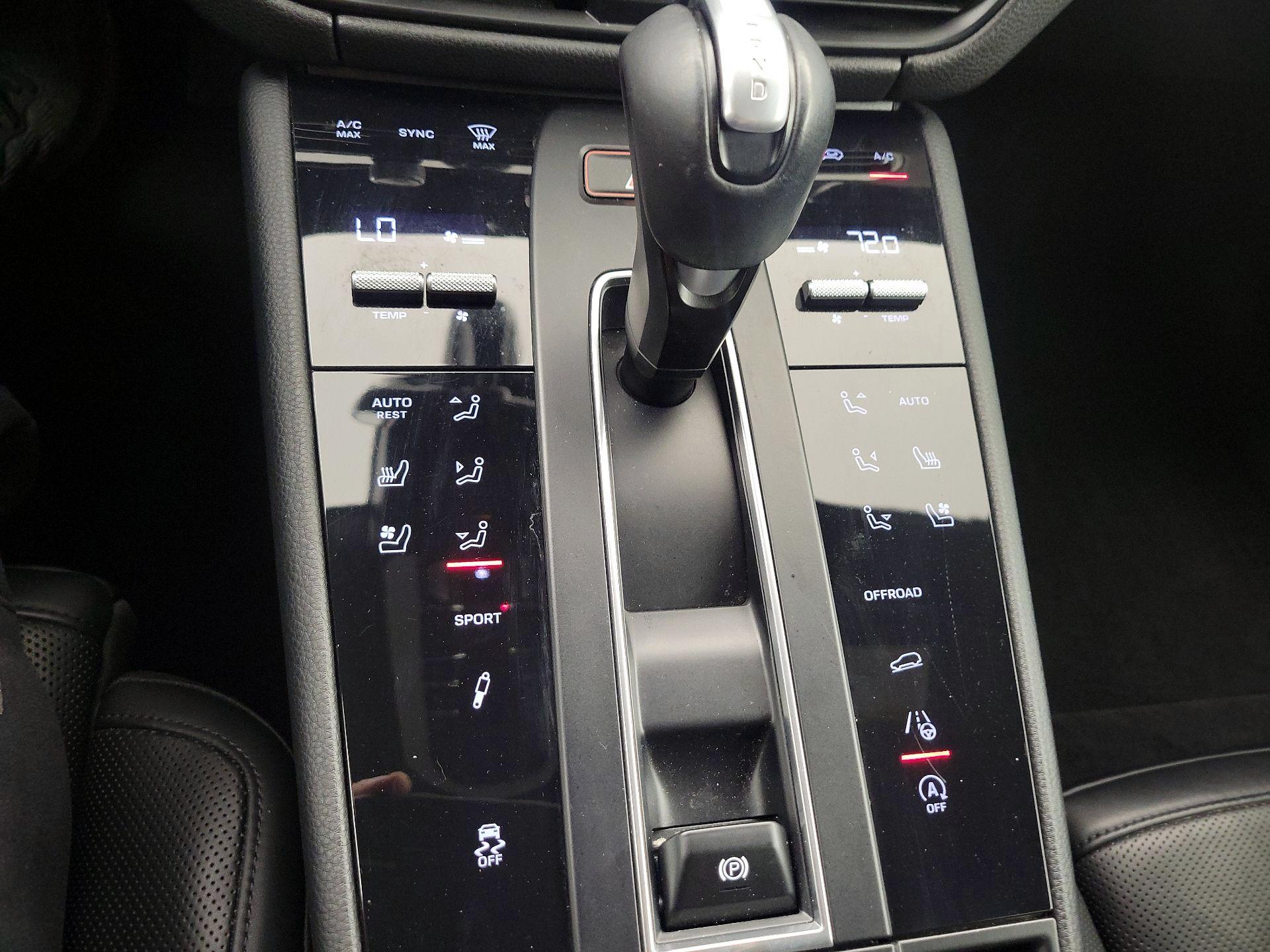 Thumbnail: 2023 Porsche Macan - 17