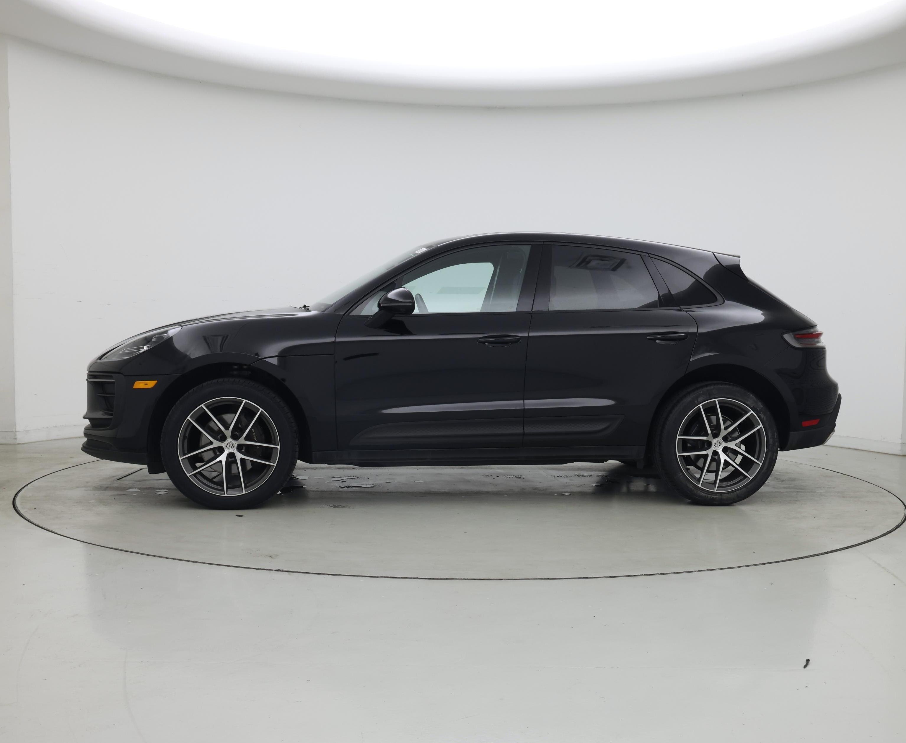 Thumbnail: 2023 Porsche Macan - 3