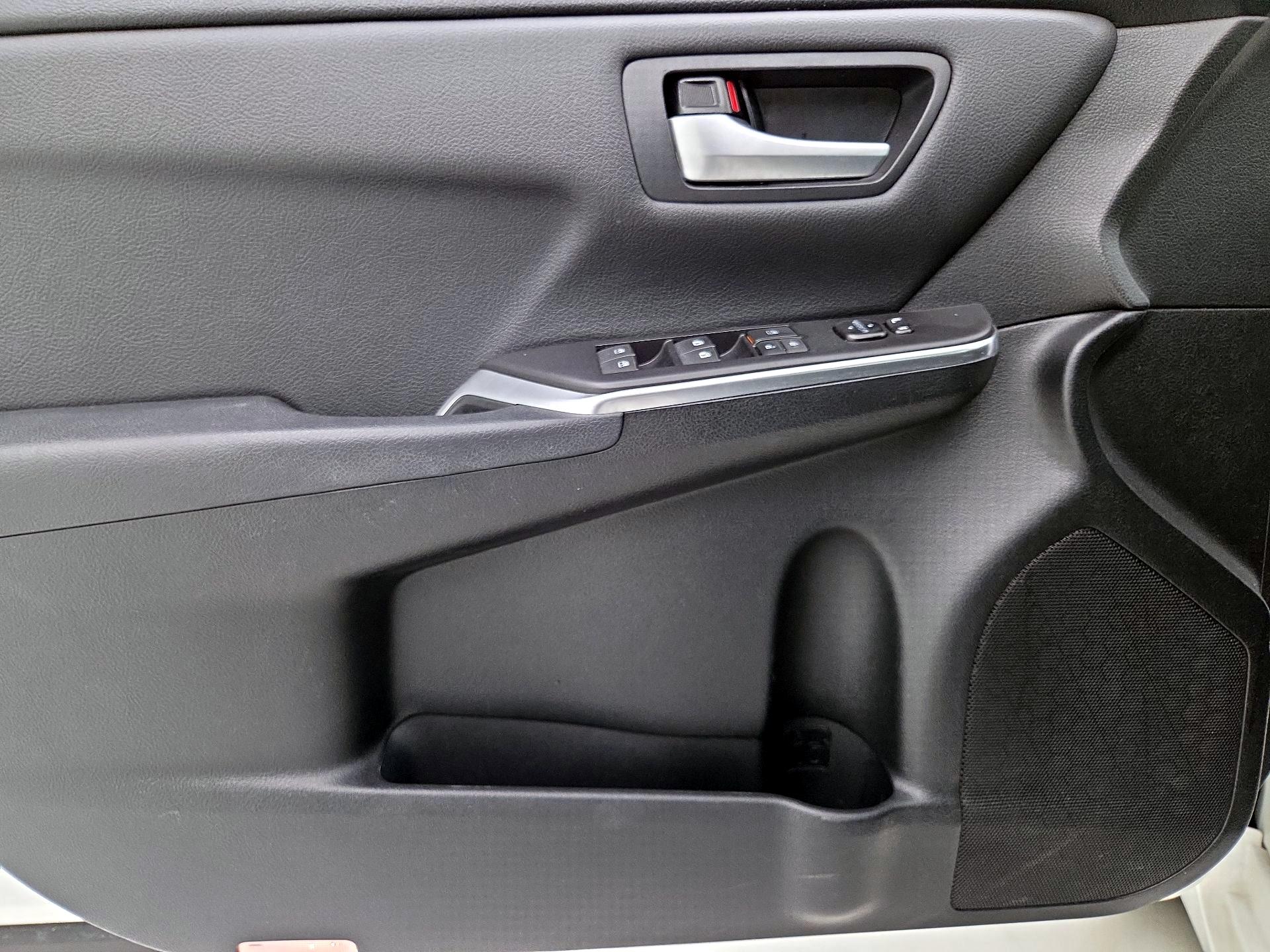 Thumbnail: 2017 Toyota Camry - 12