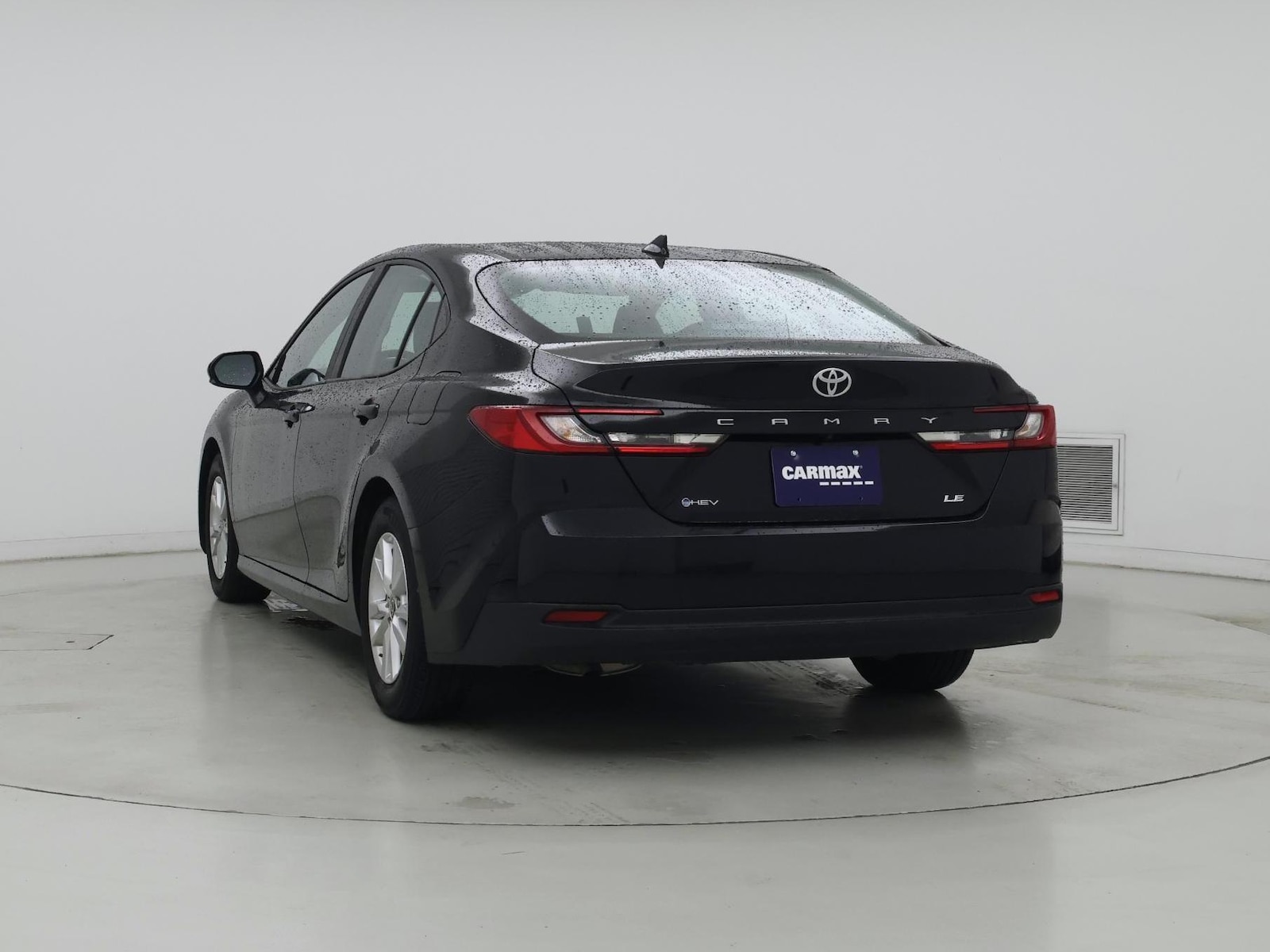 2025 Toyota Camry LE - Photo 3