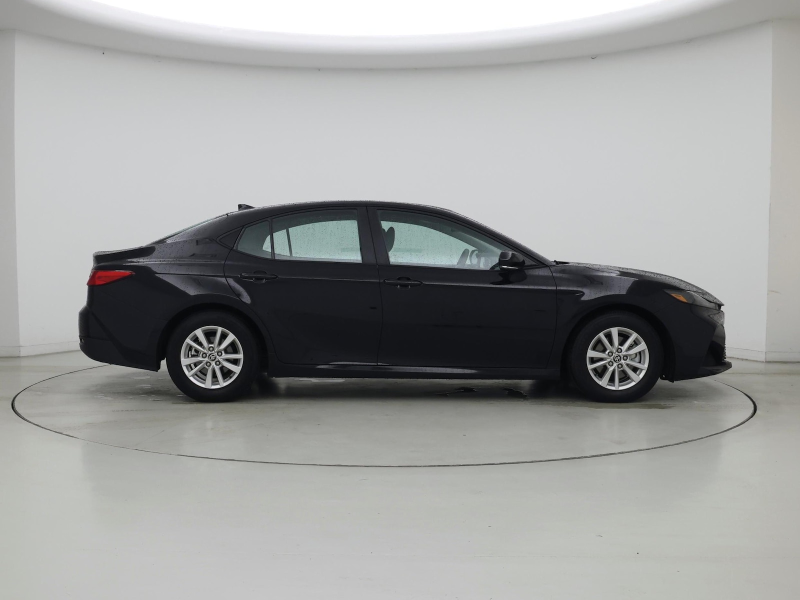2025 Toyota Camry LE - Photo 8