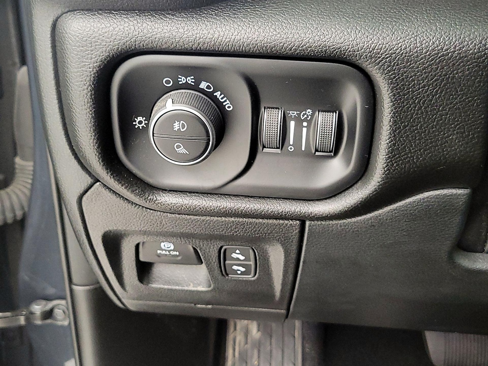 2025 RAM Ram 1500 Pickup Laramie - Photo 14