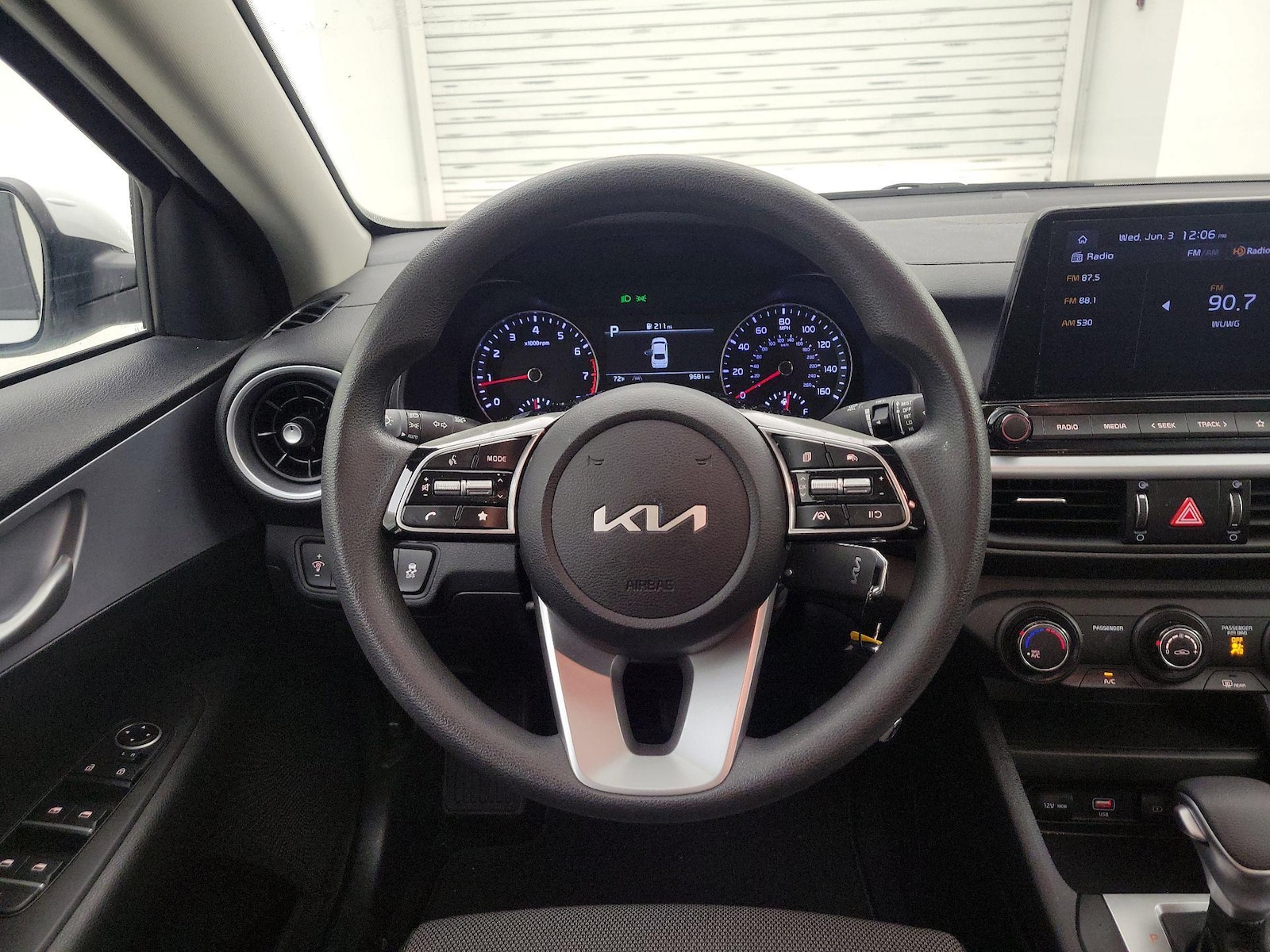 2024 Kia Forte LXS - Photo 11