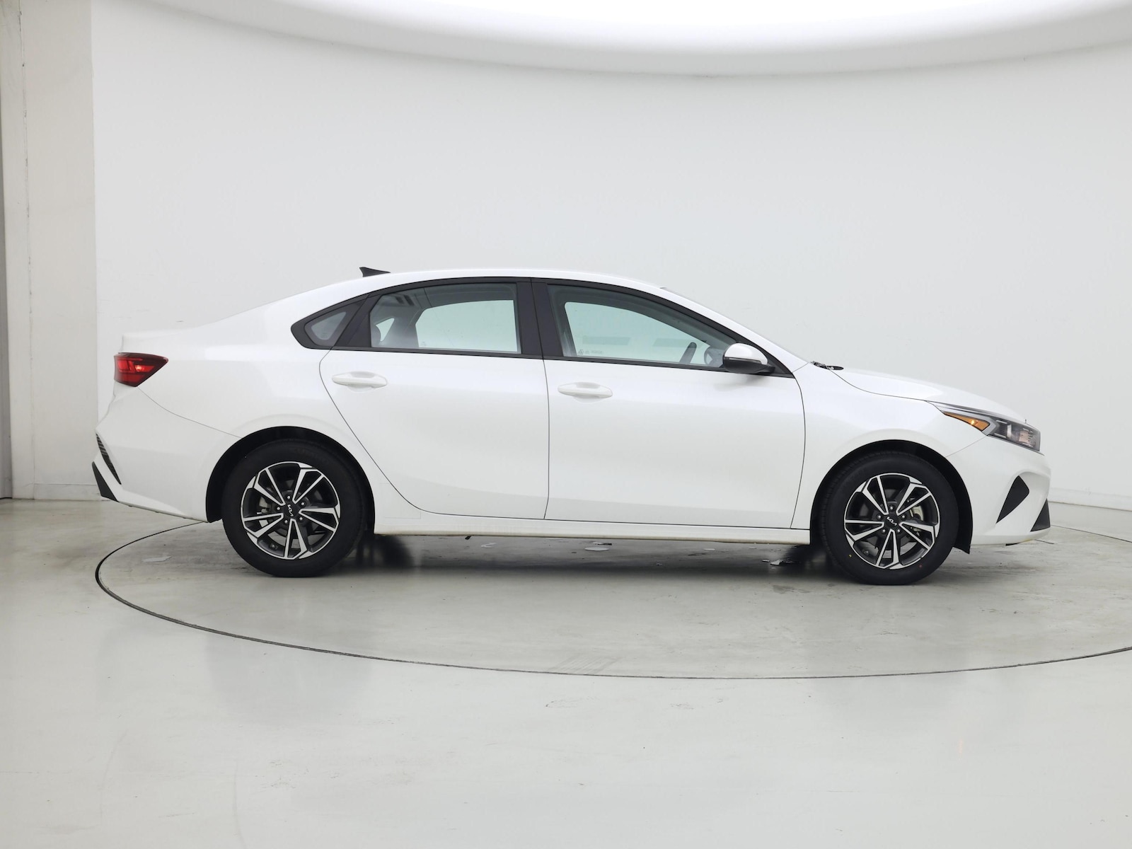2024 Kia Forte LXS - Photo 8