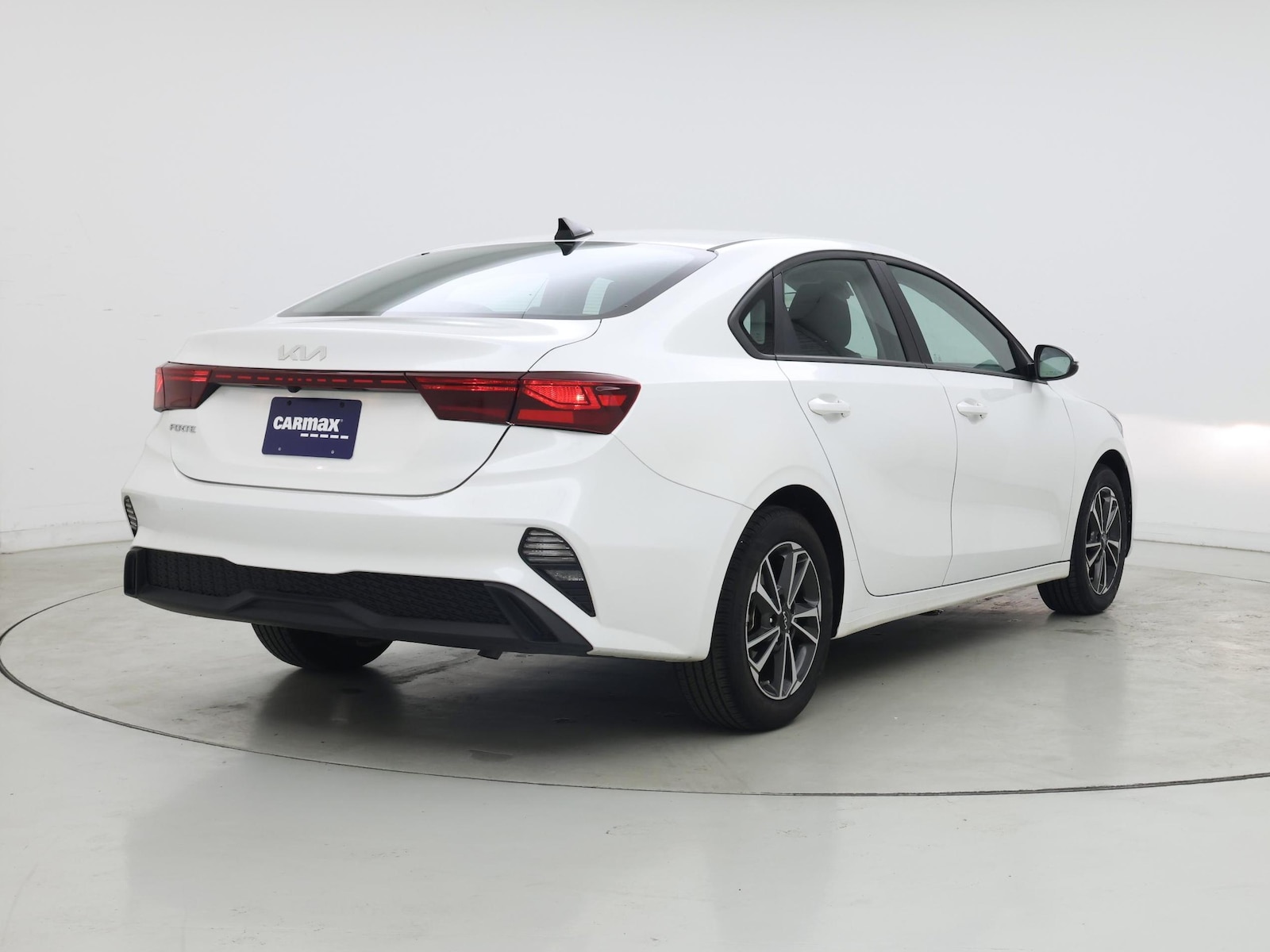 2024 Kia Forte LXS - Photo 9
