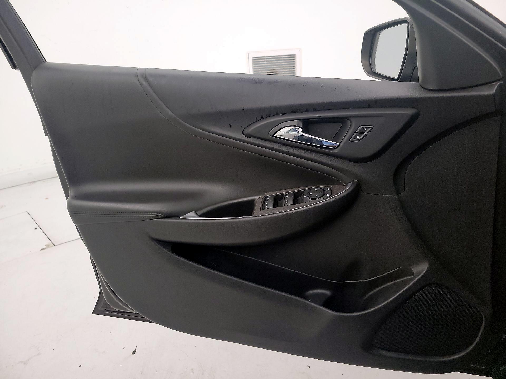 Thumbnail: 2020 Chevrolet Malibu - 12