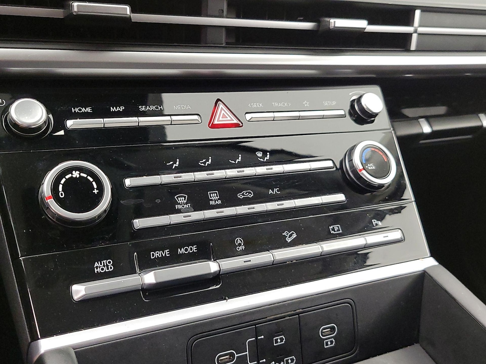 2024 Hyundai Santa Fe SE - Photo 17