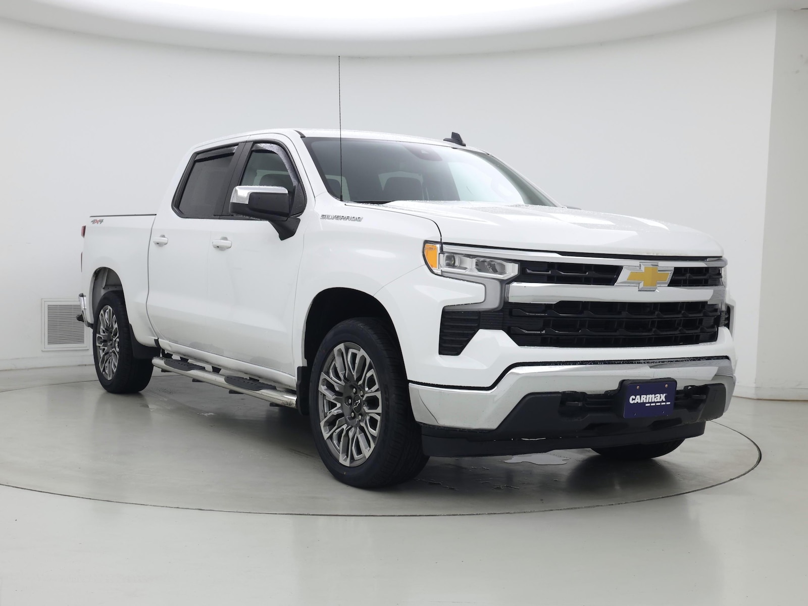 2023 Chevrolet Silverado 1500 LT - Photo 2