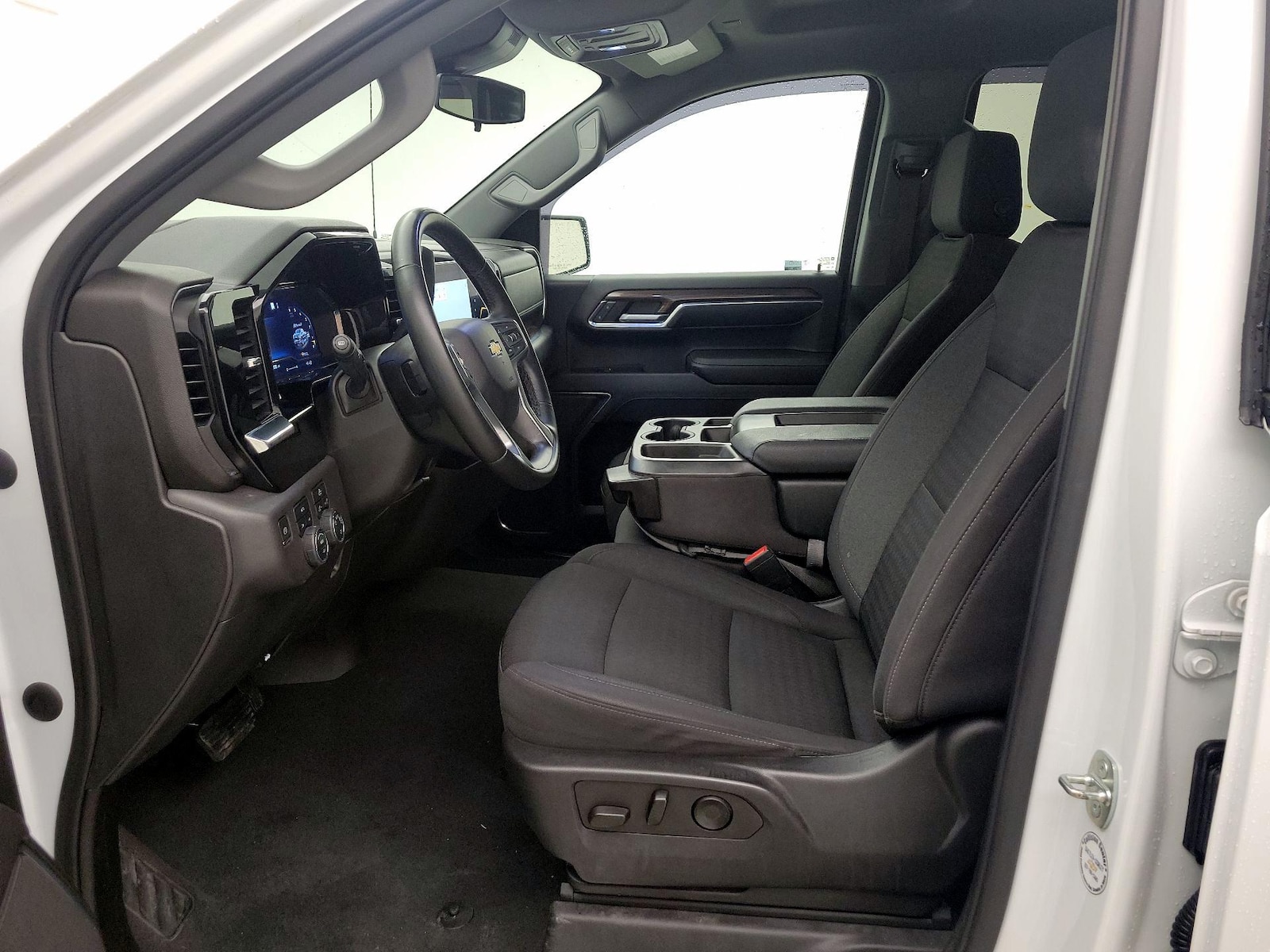 2023 Chevrolet Silverado 1500 LT - Photo 12