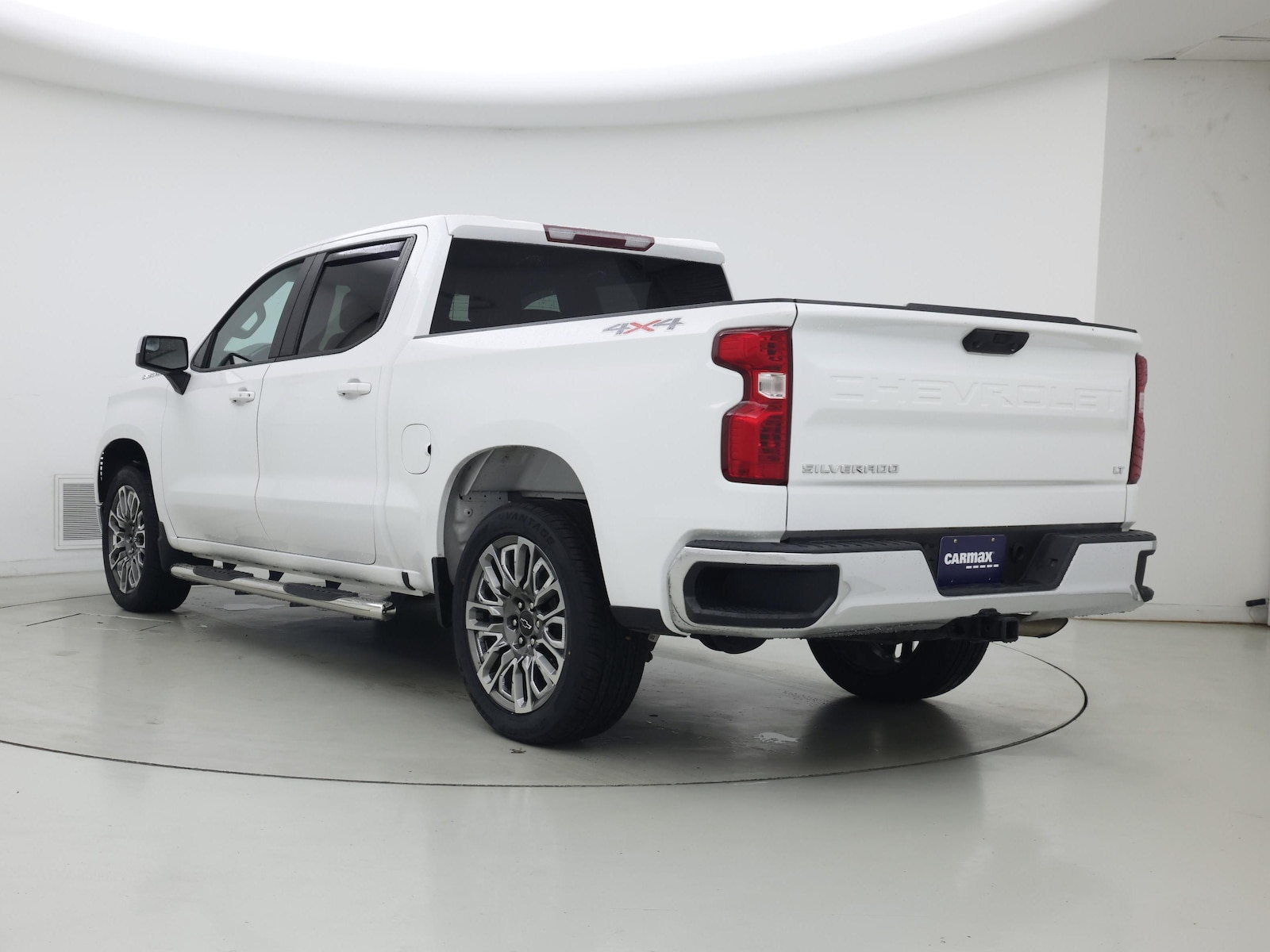 2023 Chevrolet Silverado 1500 LT - Photo 3