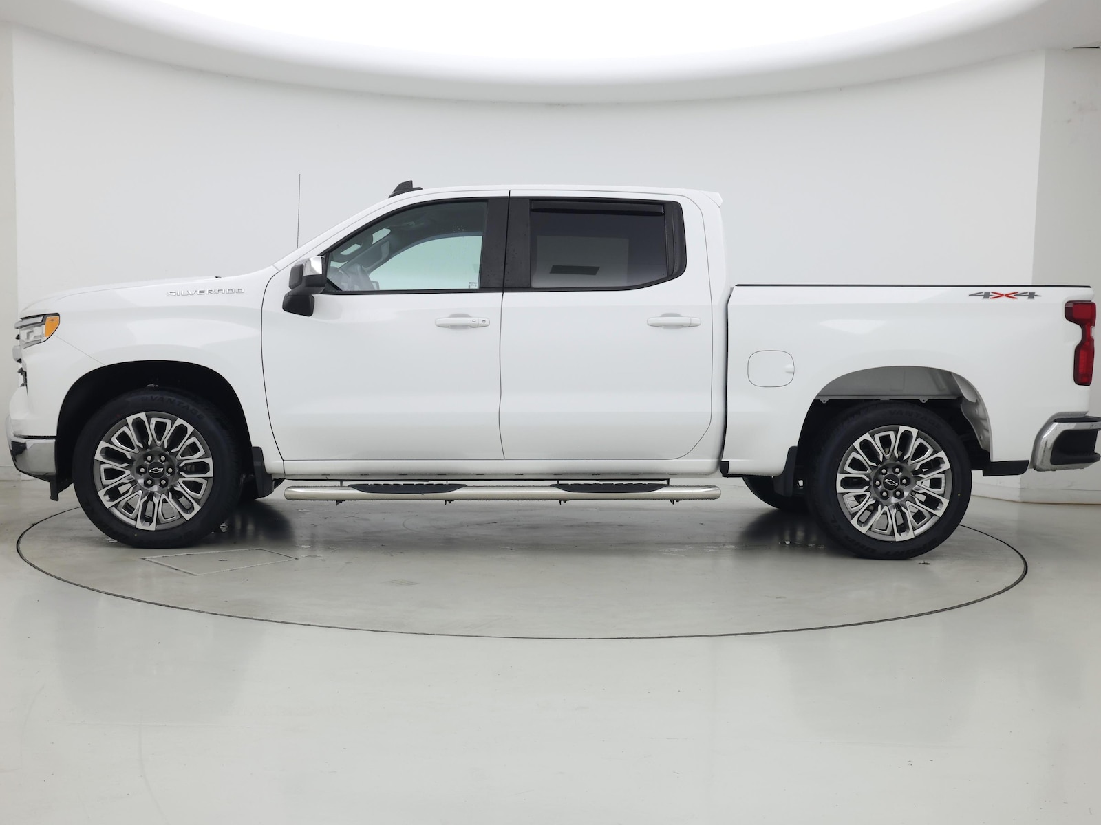 2023 Chevrolet Silverado 1500 LT - Photo 4