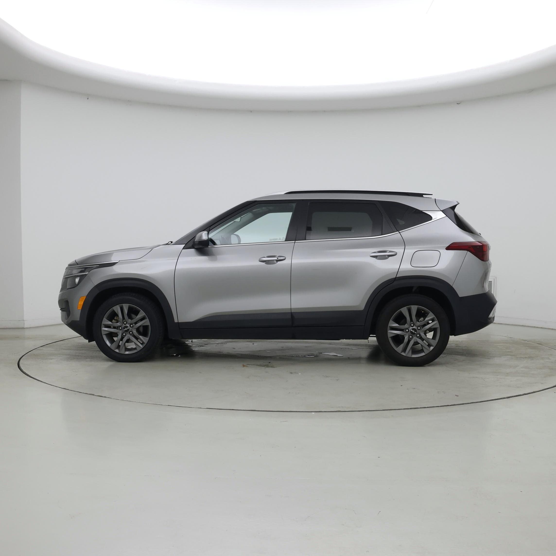 Thumbnail: 2023 Kia Seltos - 3