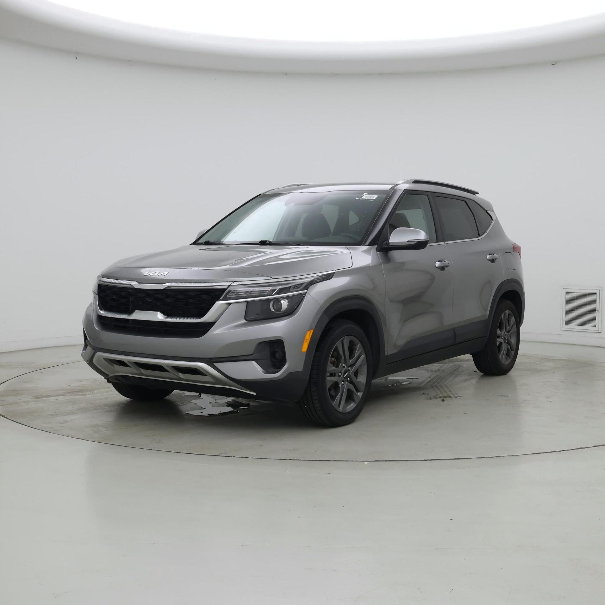 Thumbnail: 2023 Kia Seltos - 4