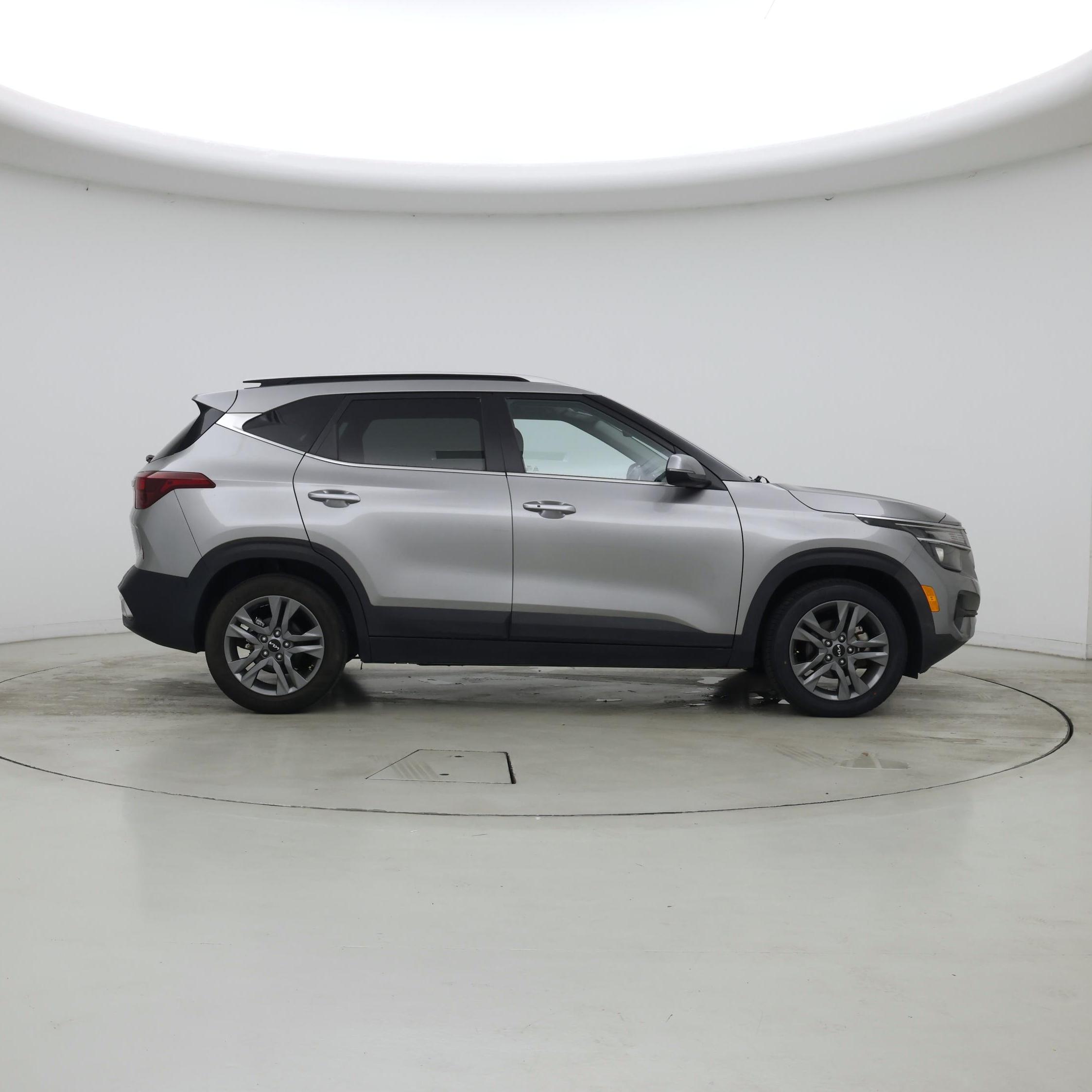 Thumbnail: 2023 Kia Seltos - 7