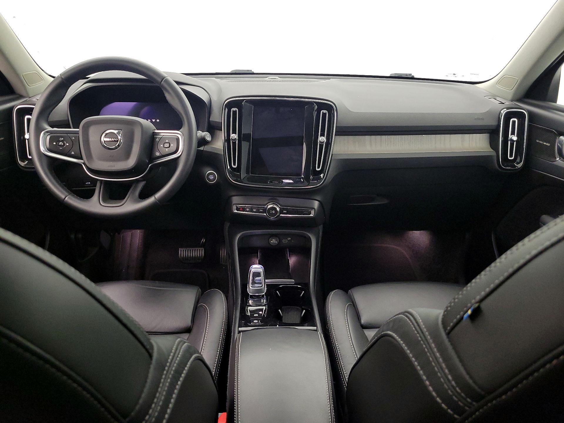 Thumbnail: 2023 Volvo XC40 - 9