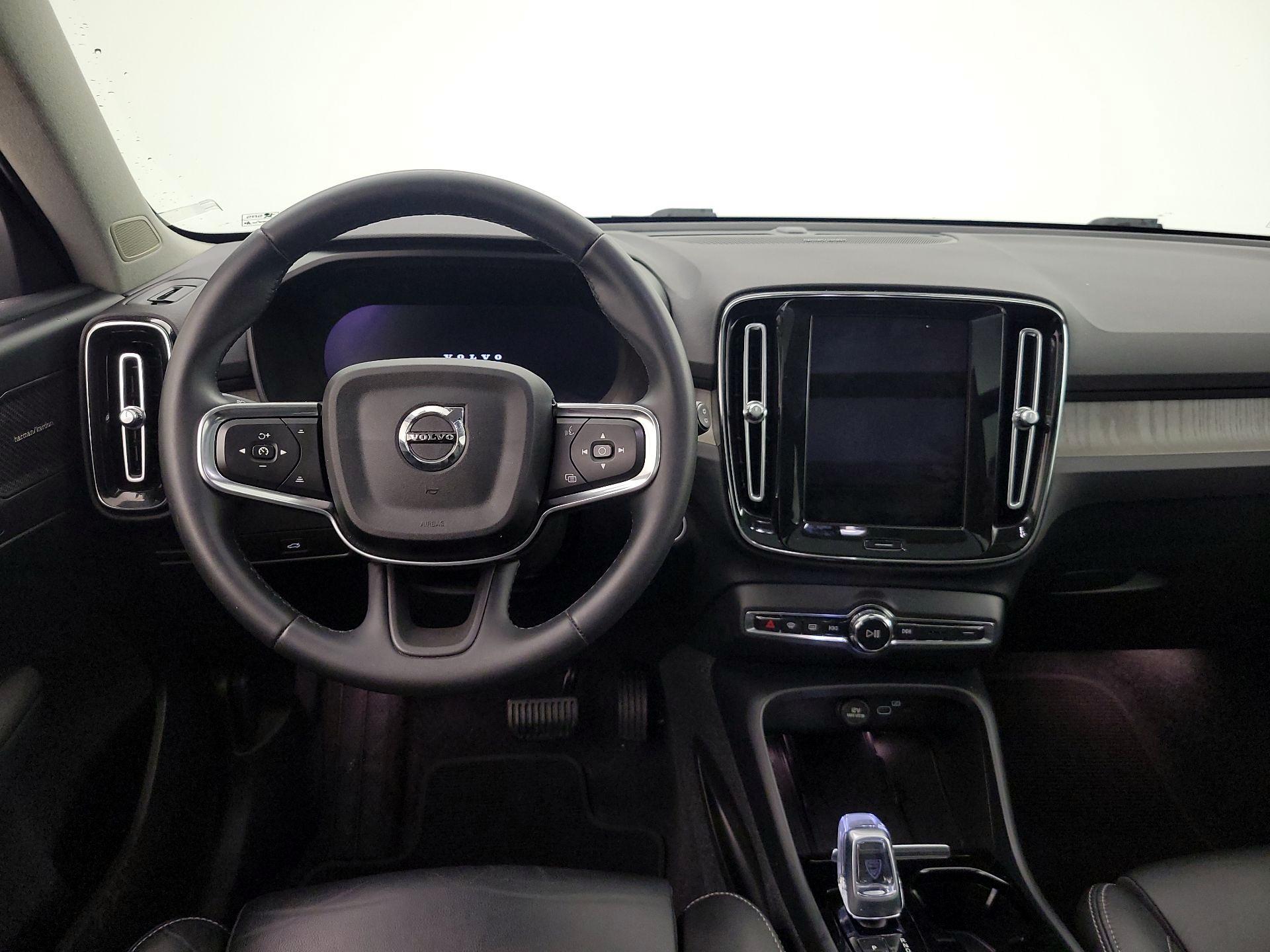 Thumbnail: 2023 Volvo XC40 - 10