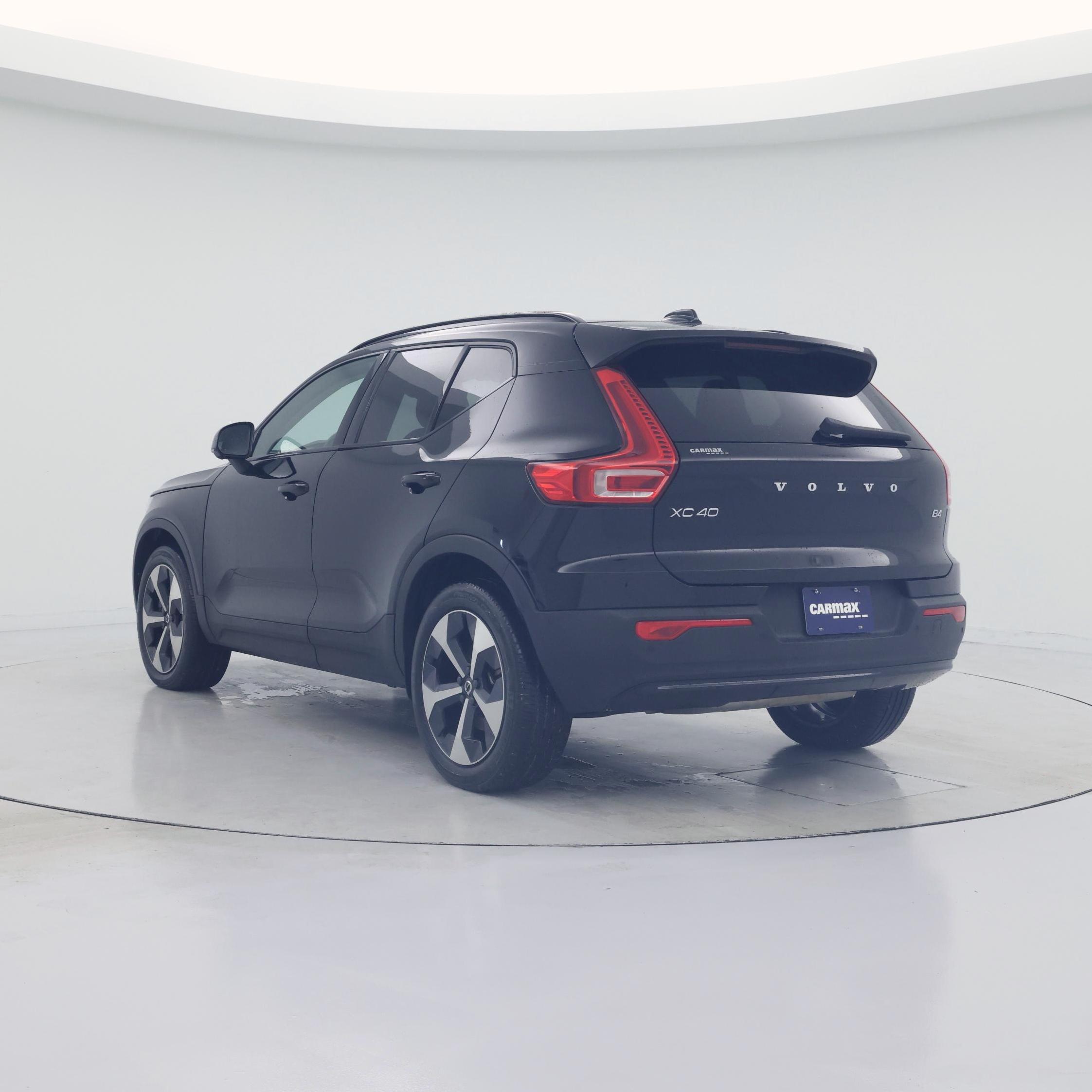 Thumbnail: 2023 Volvo XC40 - 2