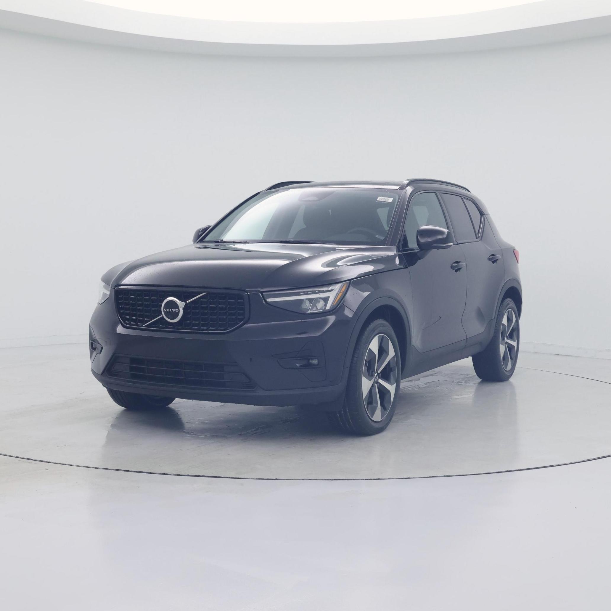 Thumbnail: 2023 Volvo XC40 - 4