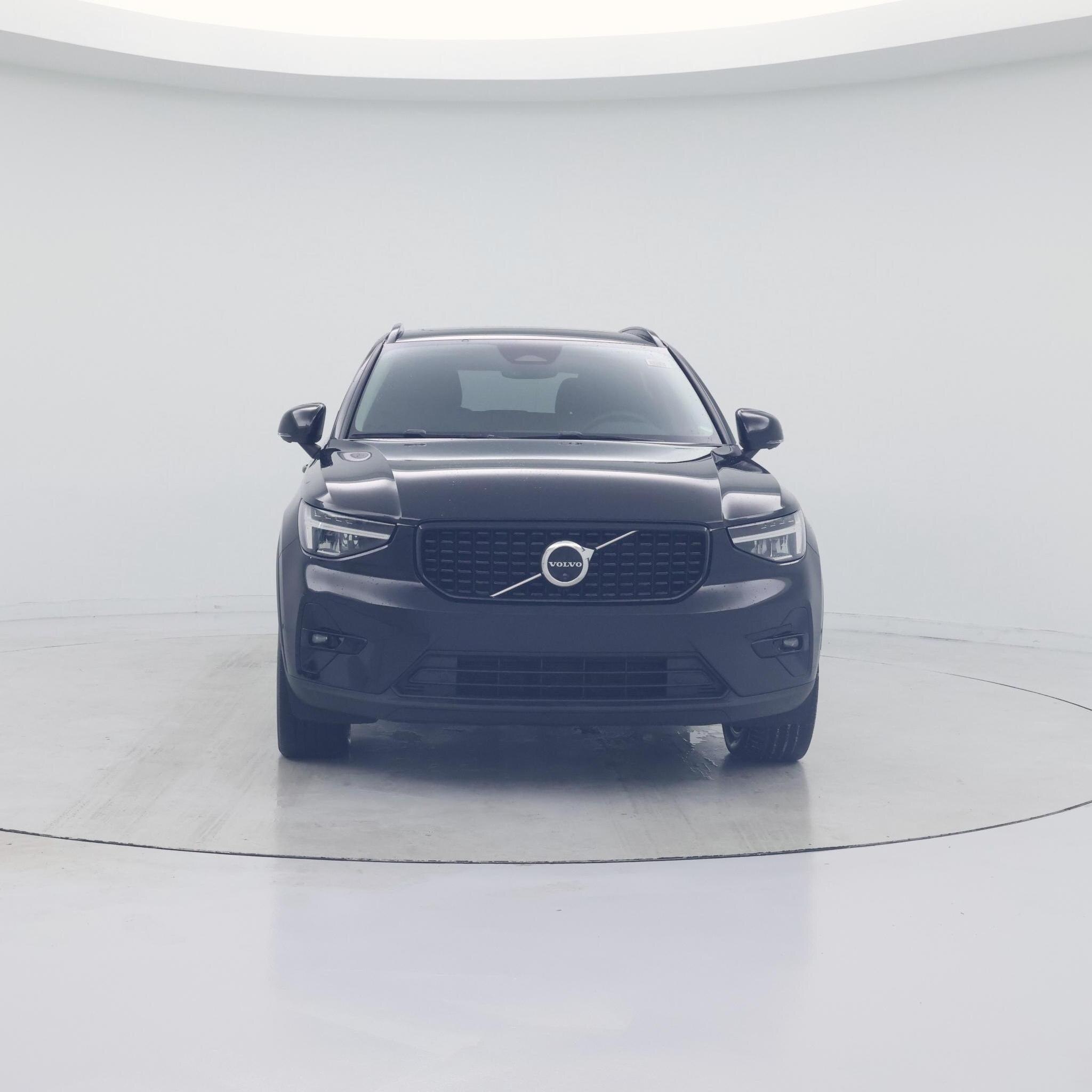 Thumbnail: 2023 Volvo XC40 - 5