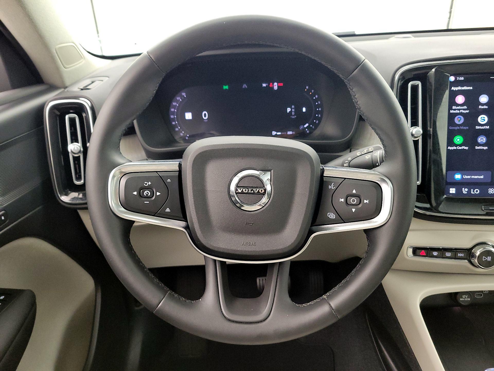 Thumbnail: 2023 Volvo XC40 - 10
