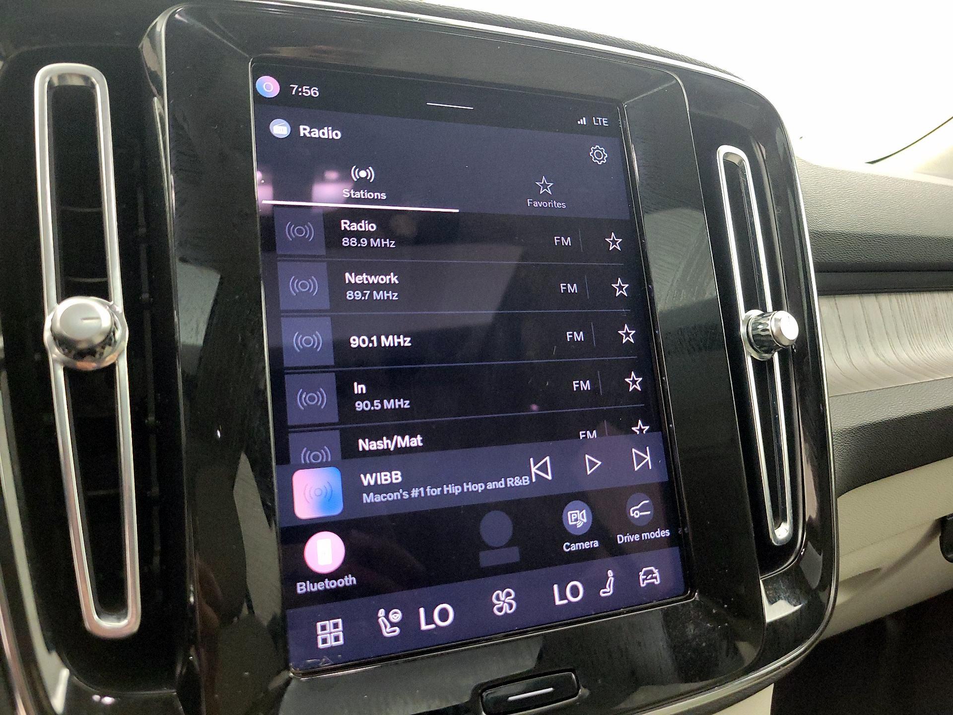 Thumbnail: 2023 Volvo XC40 - 15