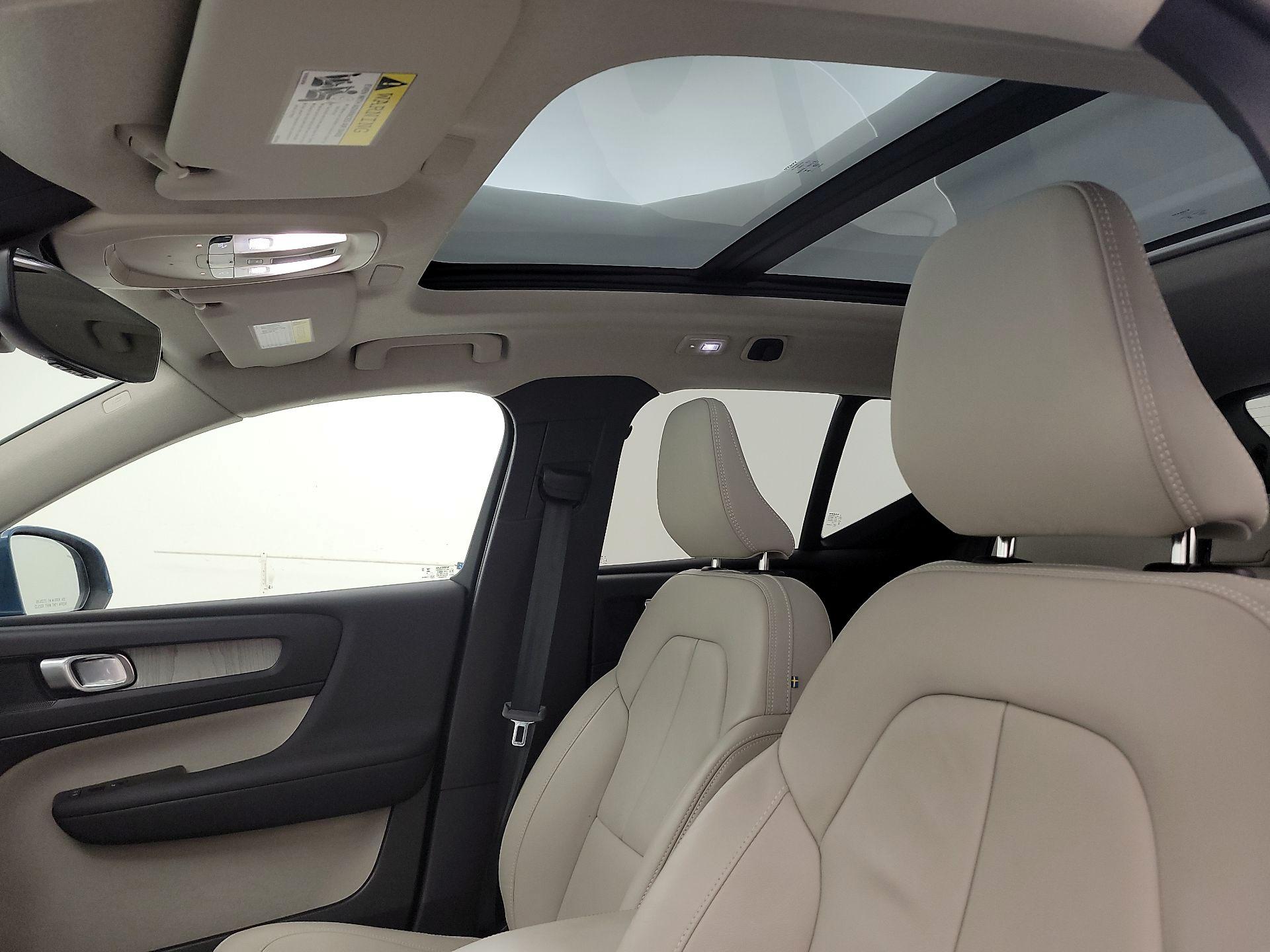 Thumbnail: 2023 Volvo XC40 - 19