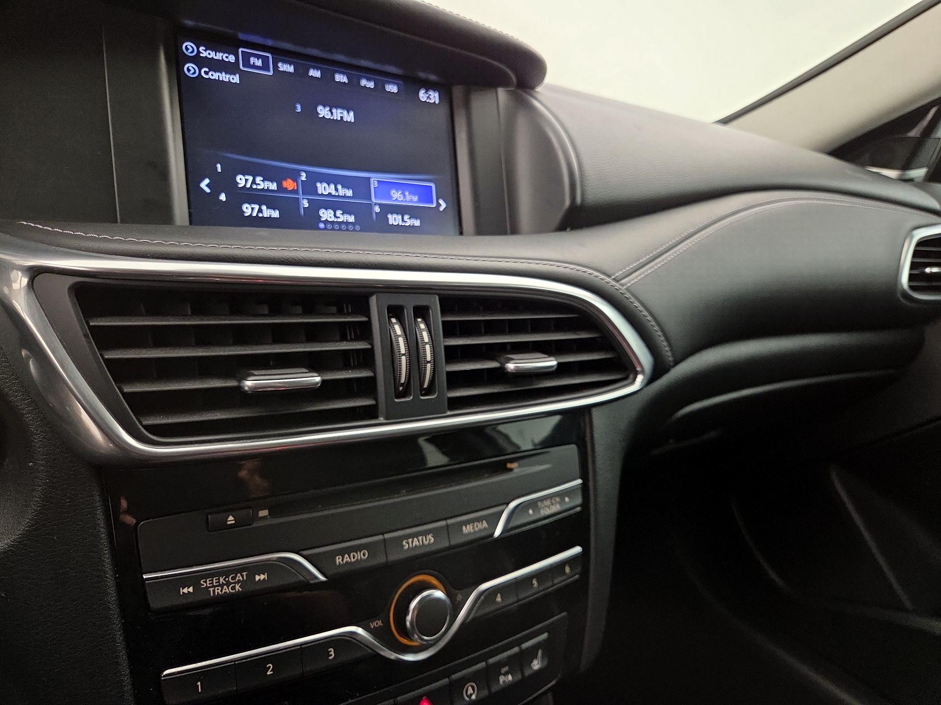 Thumbnail: 2018 INFINITI QX30 - 16