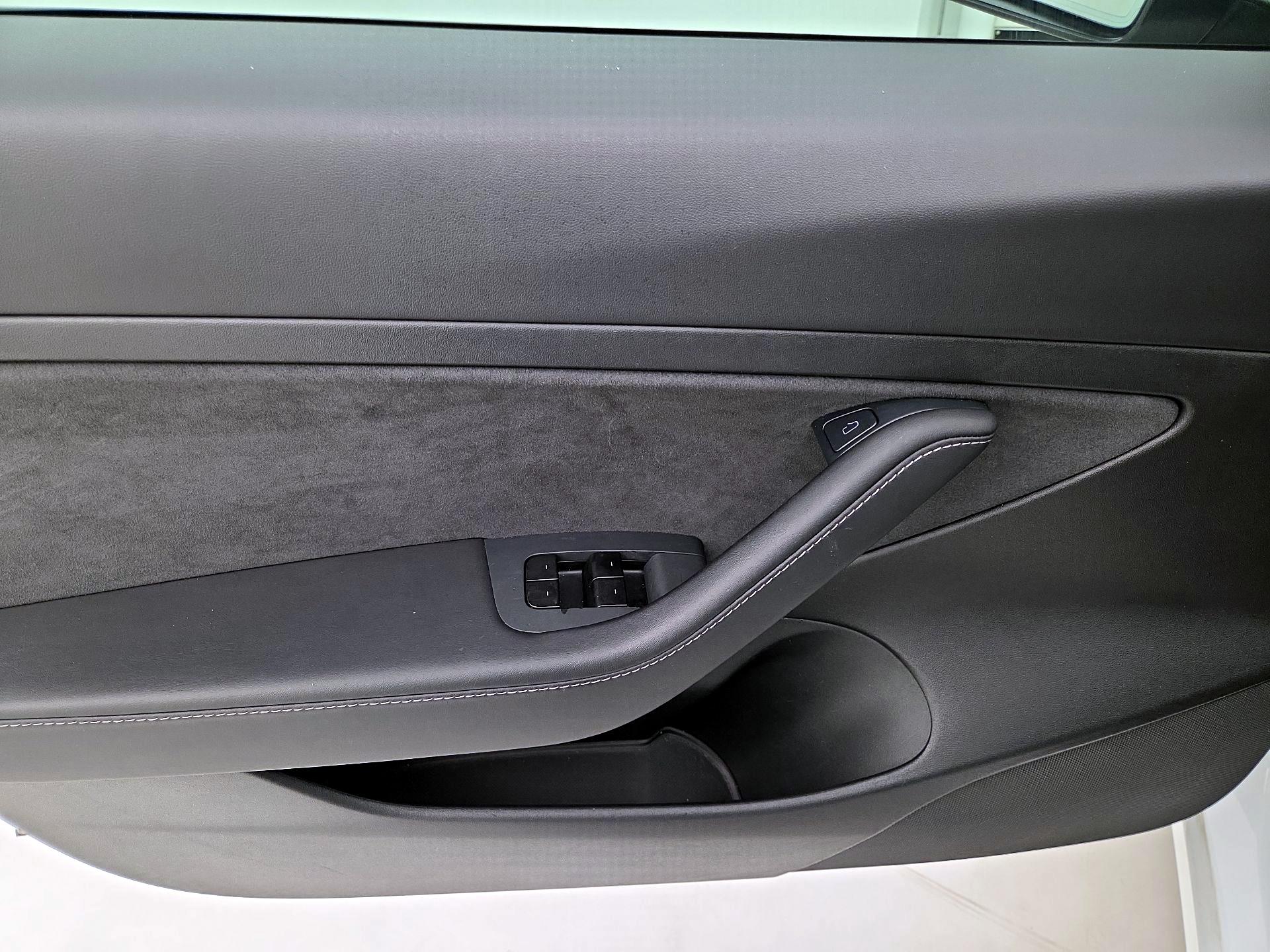 Thumbnail: 2021 Tesla Model 3 - 12