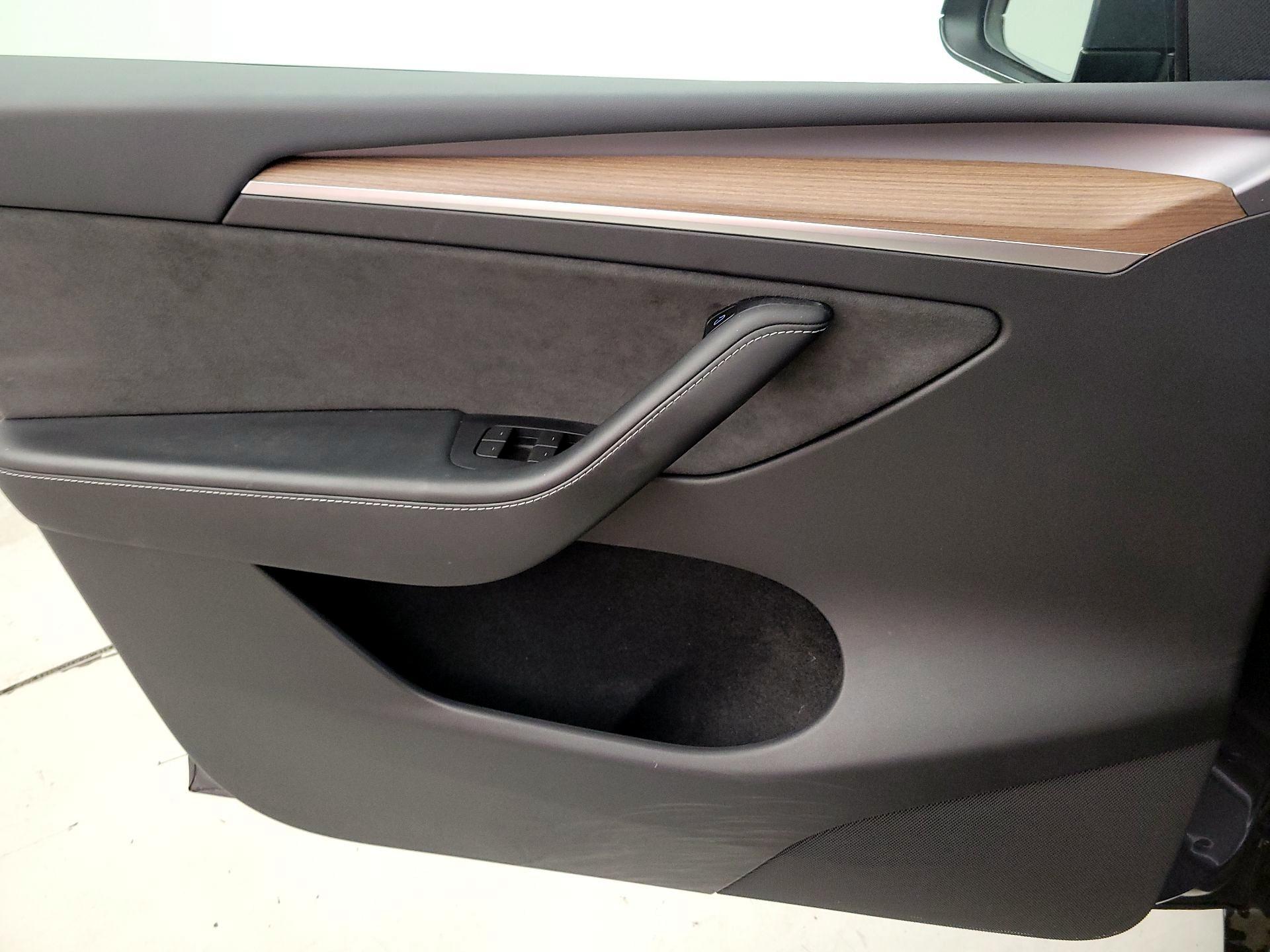 Thumbnail: 2023 Tesla Model Y - 12