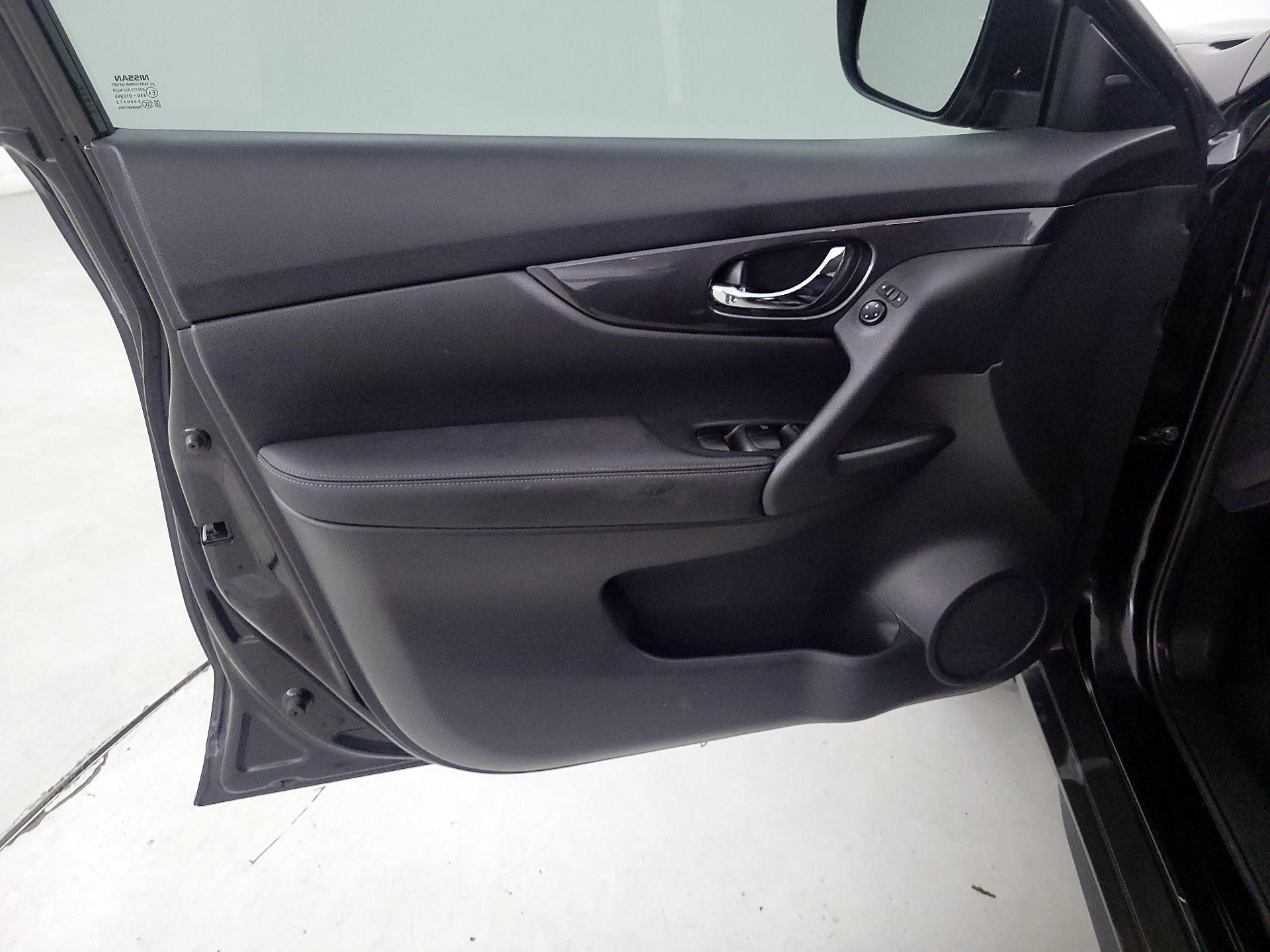 Thumbnail: 2019 Nissan Rogue - 12