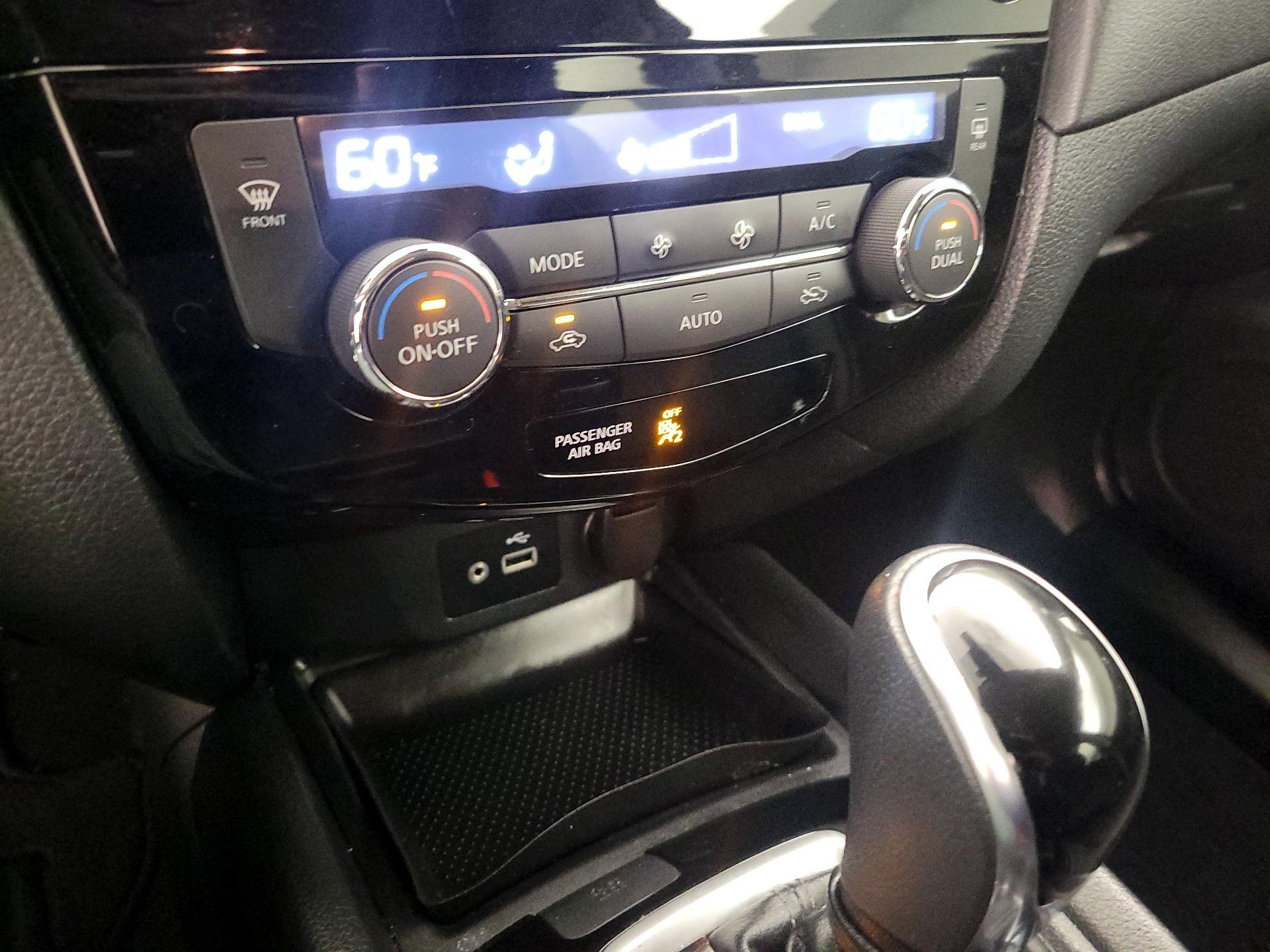 Thumbnail: 2019 Nissan Rogue - 16