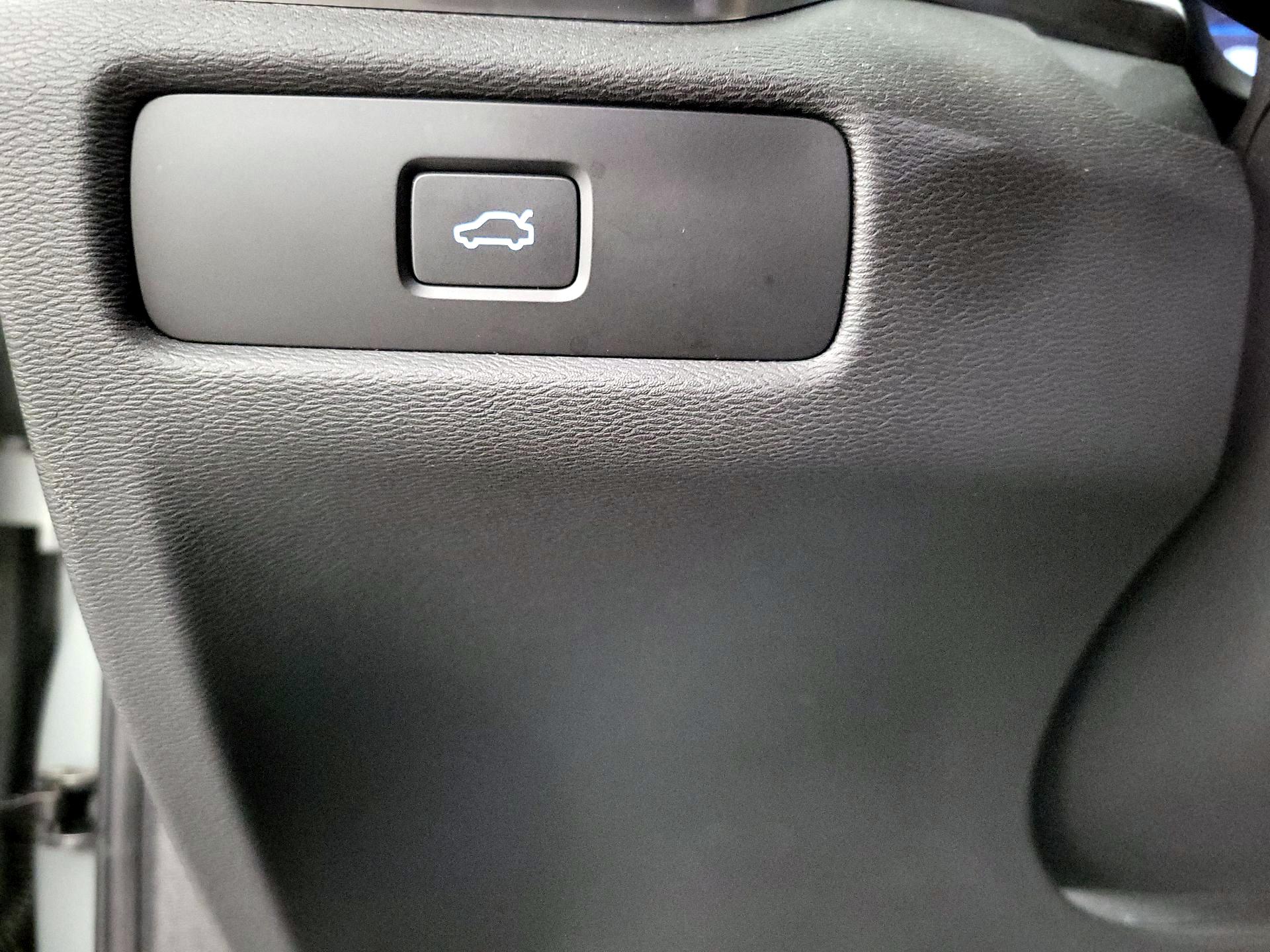 Thumbnail: 2024 Volvo S60 - 13