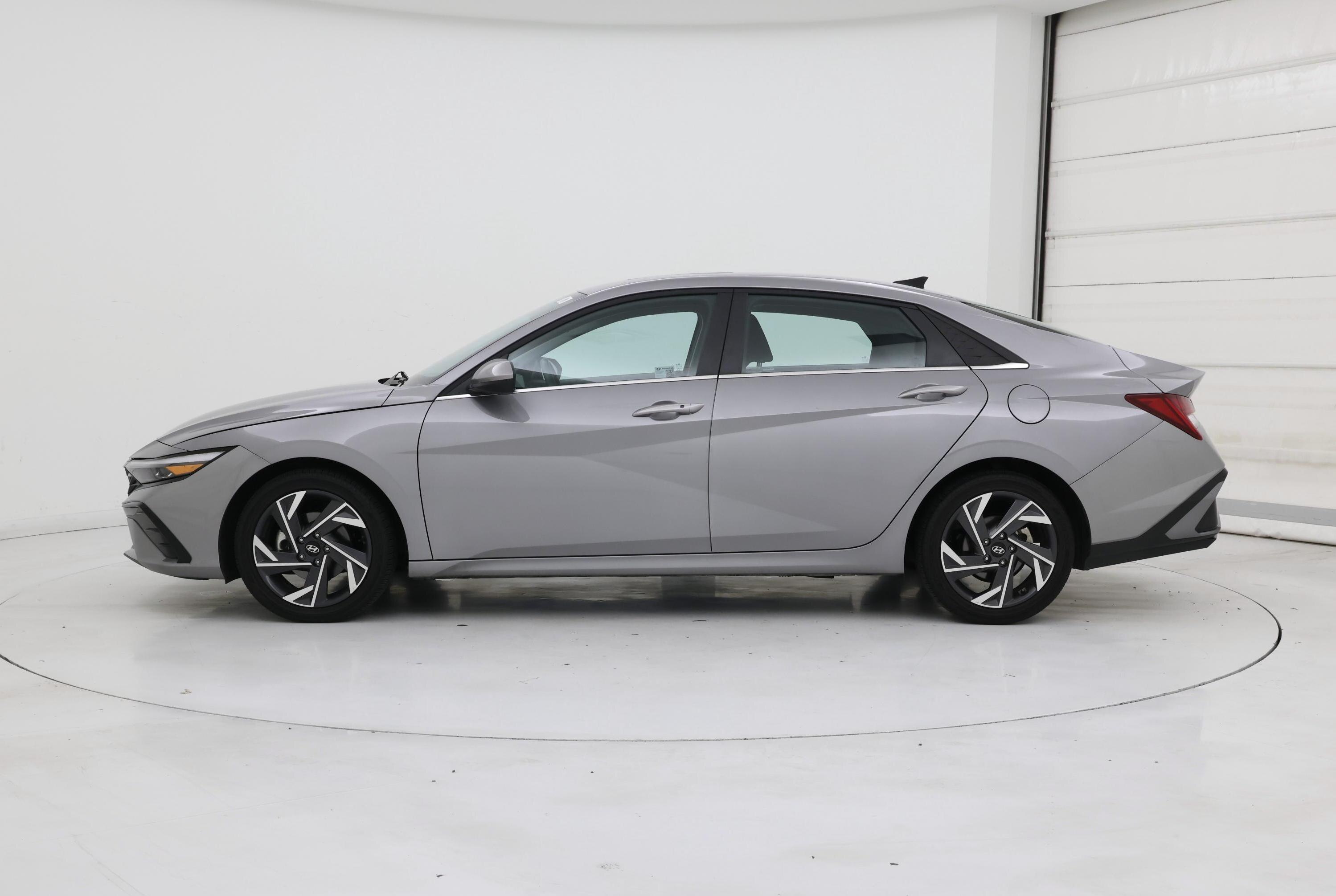 Thumbnail: 2025 Hyundai Elantra - 3