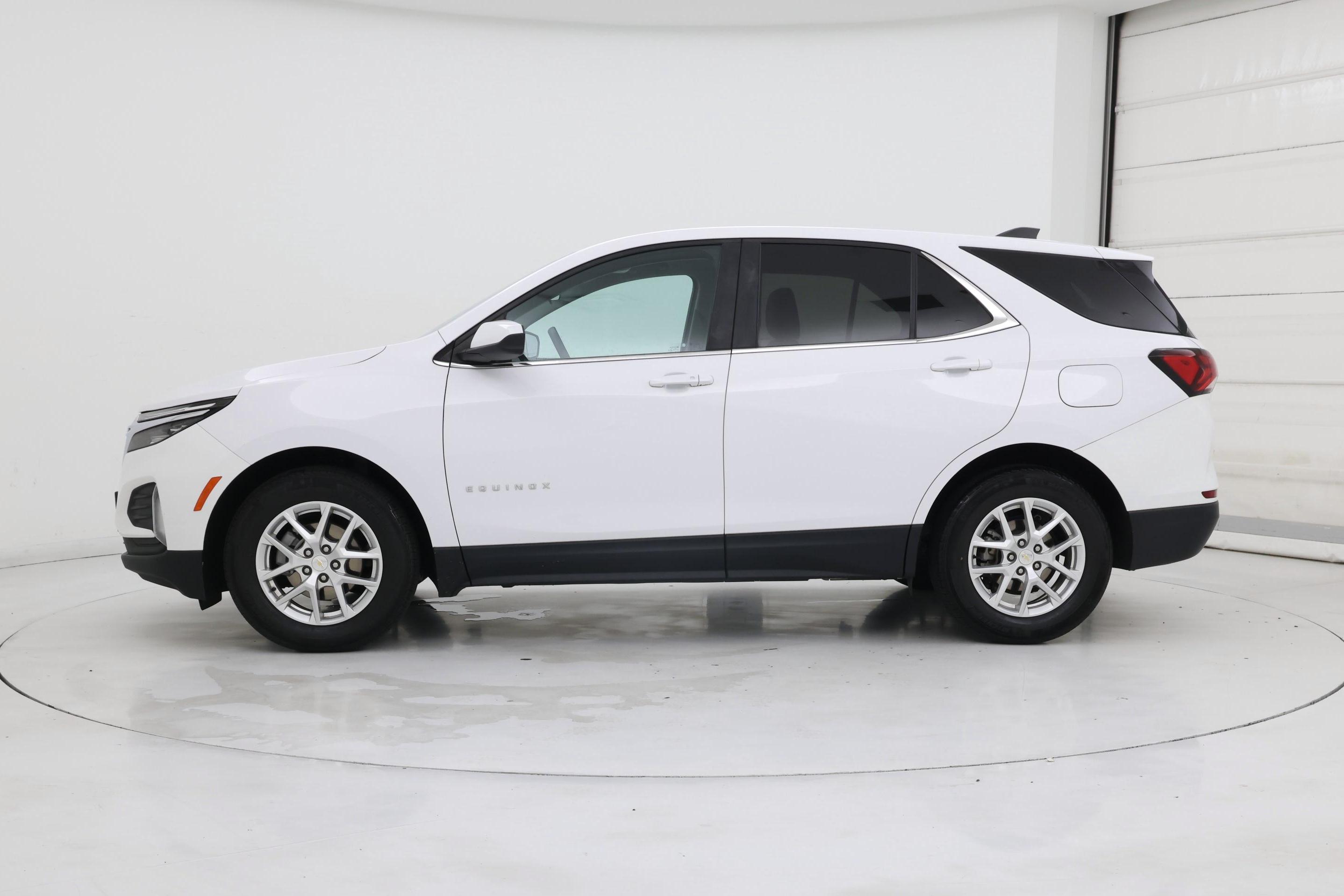 Thumbnail: 2022 Chevrolet Equinox - 3